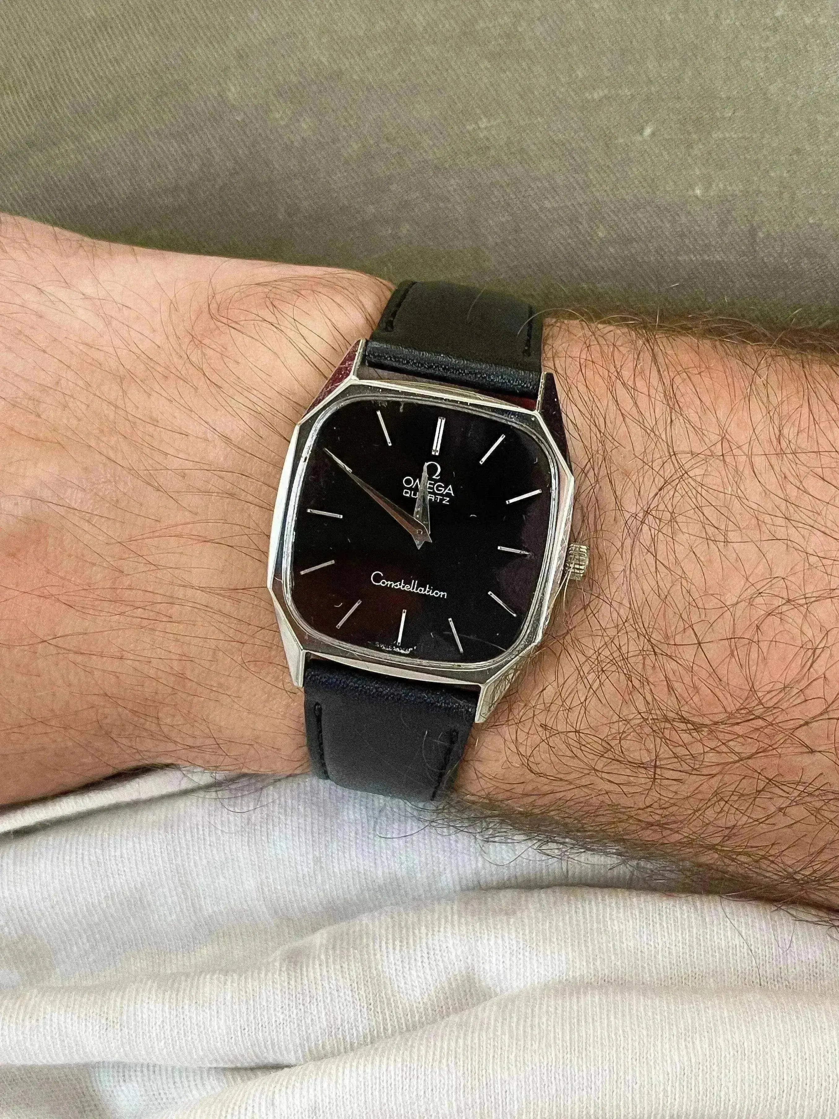 OMEGA Constellation ブラック腕時計 Omega - Constellation Black Dial Black Strap - 1977 - Atelier Victor