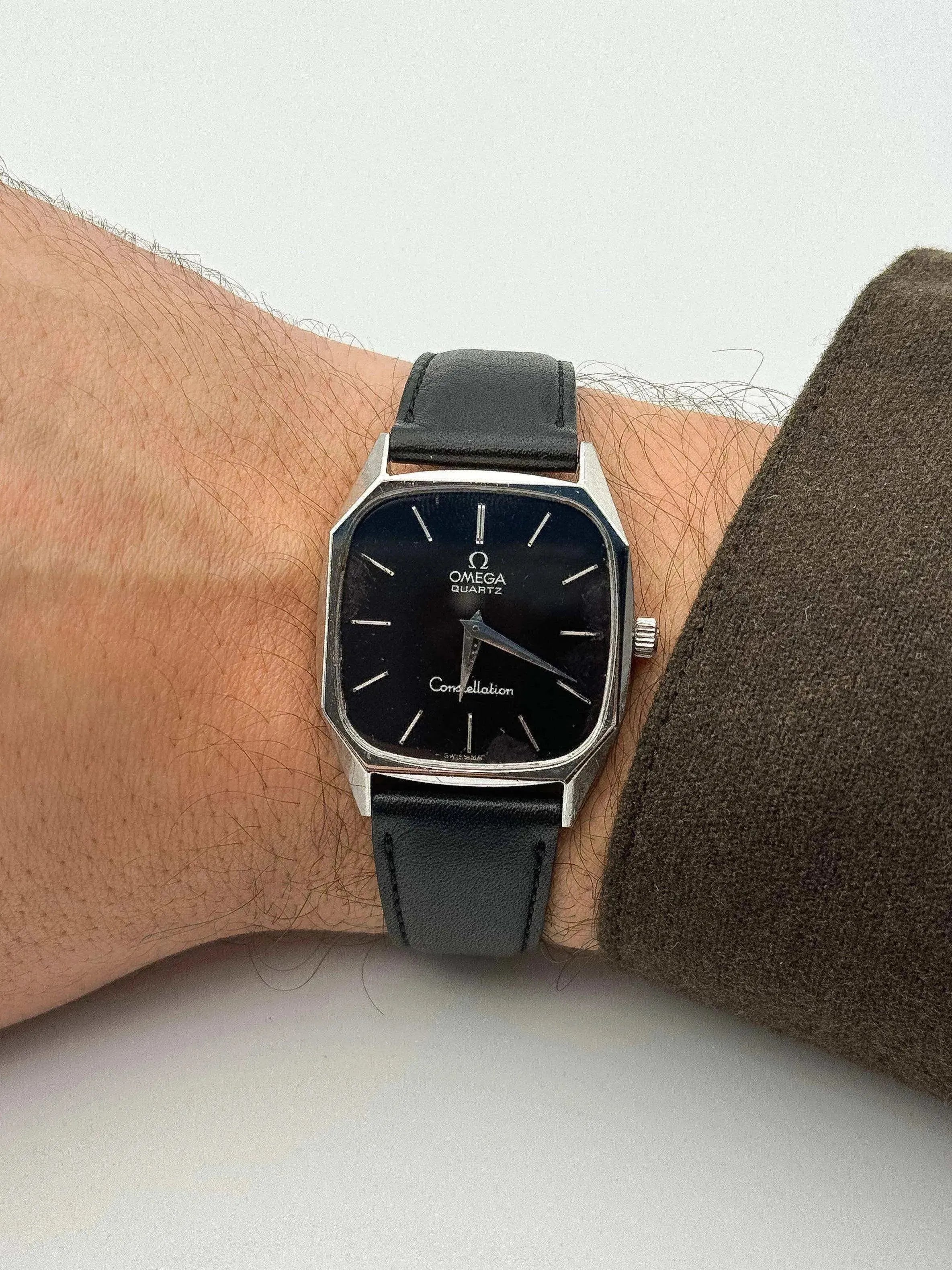 Omega - Constellation Black Dial Black Strap - 1977 - Atelier Victor Paris - Vintage Watch Shop Dubai
