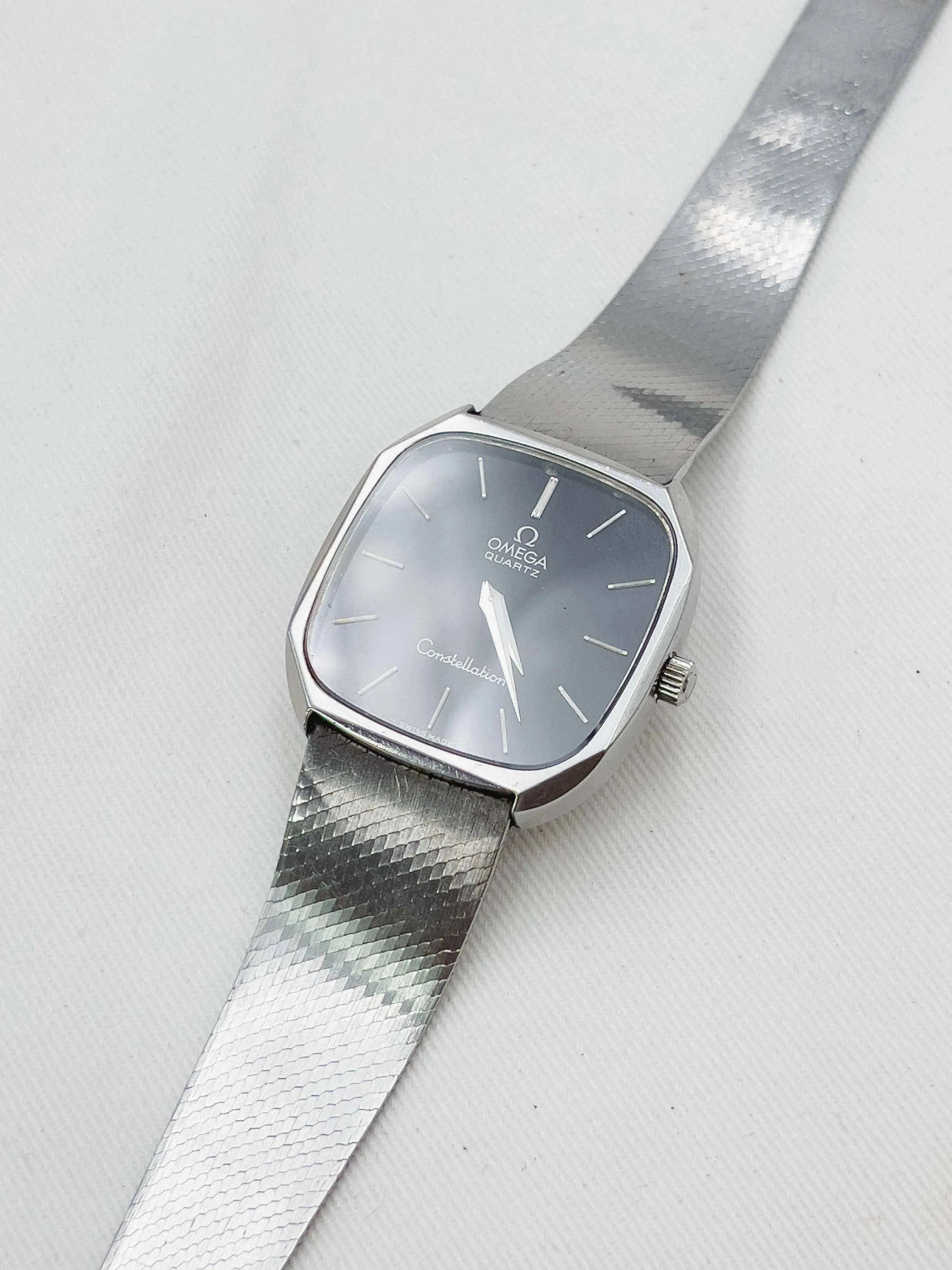 Omega - Constellation Black Dial Full Steel - 1977 - Atelier Victor Paris - Vintage Watch Shop Dubai
