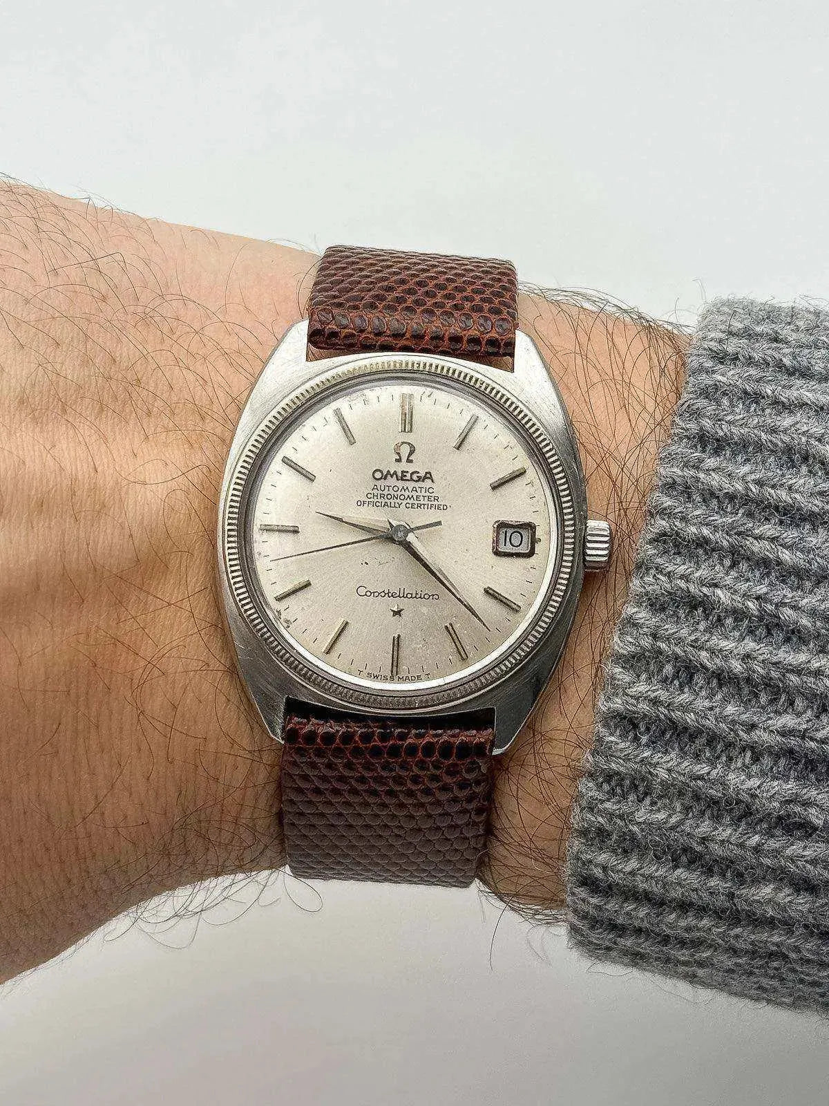 Omega - Constellation Date White Gold Bezel by Gerald Genta - 1968 - Atelier Victor Paris - Vintage Watch Shop Dubai