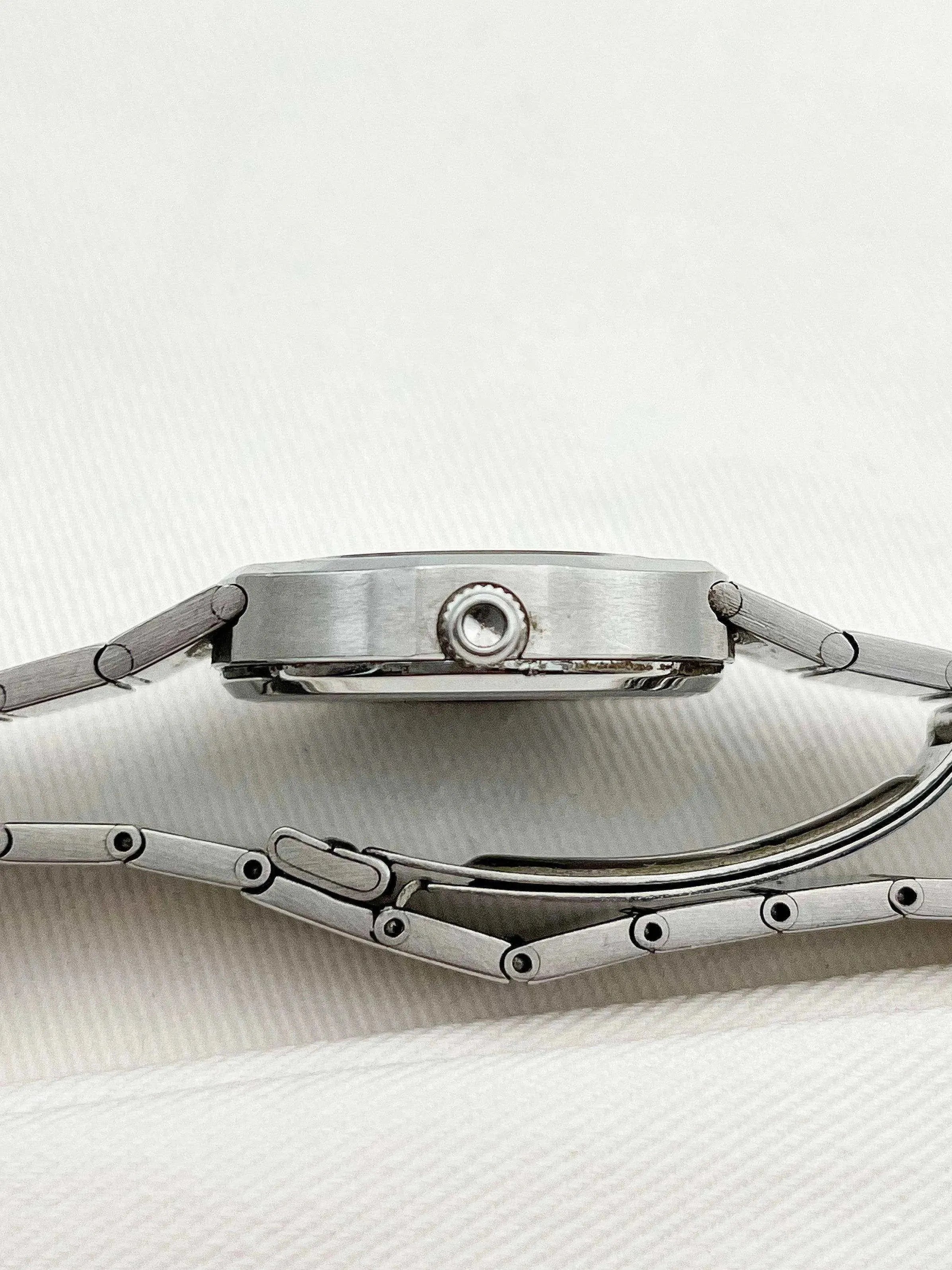 Omega - Constellation Femme Cadran noir - 1975 - Atelier Victor Paris - Vintage Watch Shop Dubai