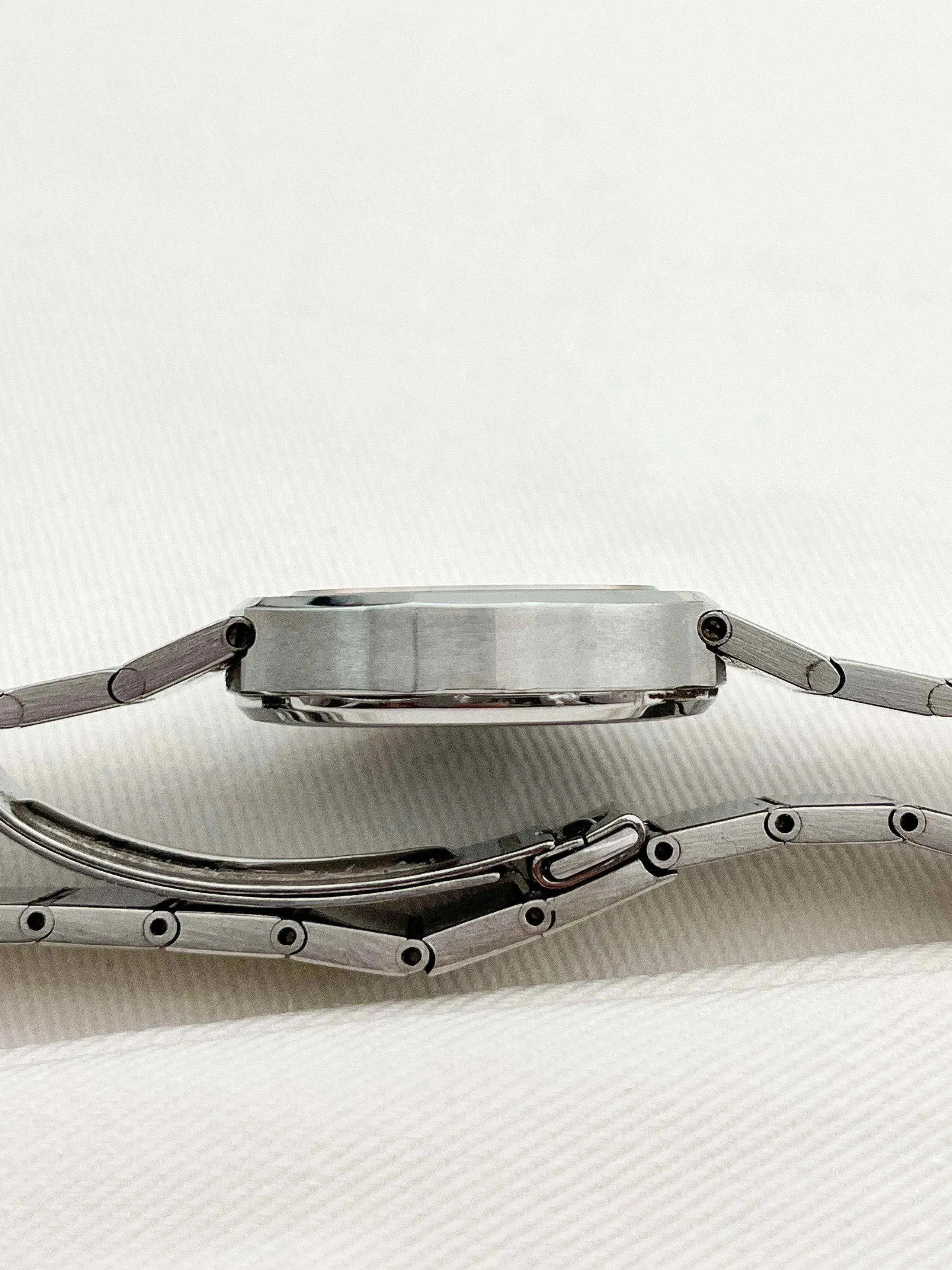 Omega - Constellation Femme Cadran noir - 1975 - Atelier Victor Paris - Vintage Watch Shop Dubai