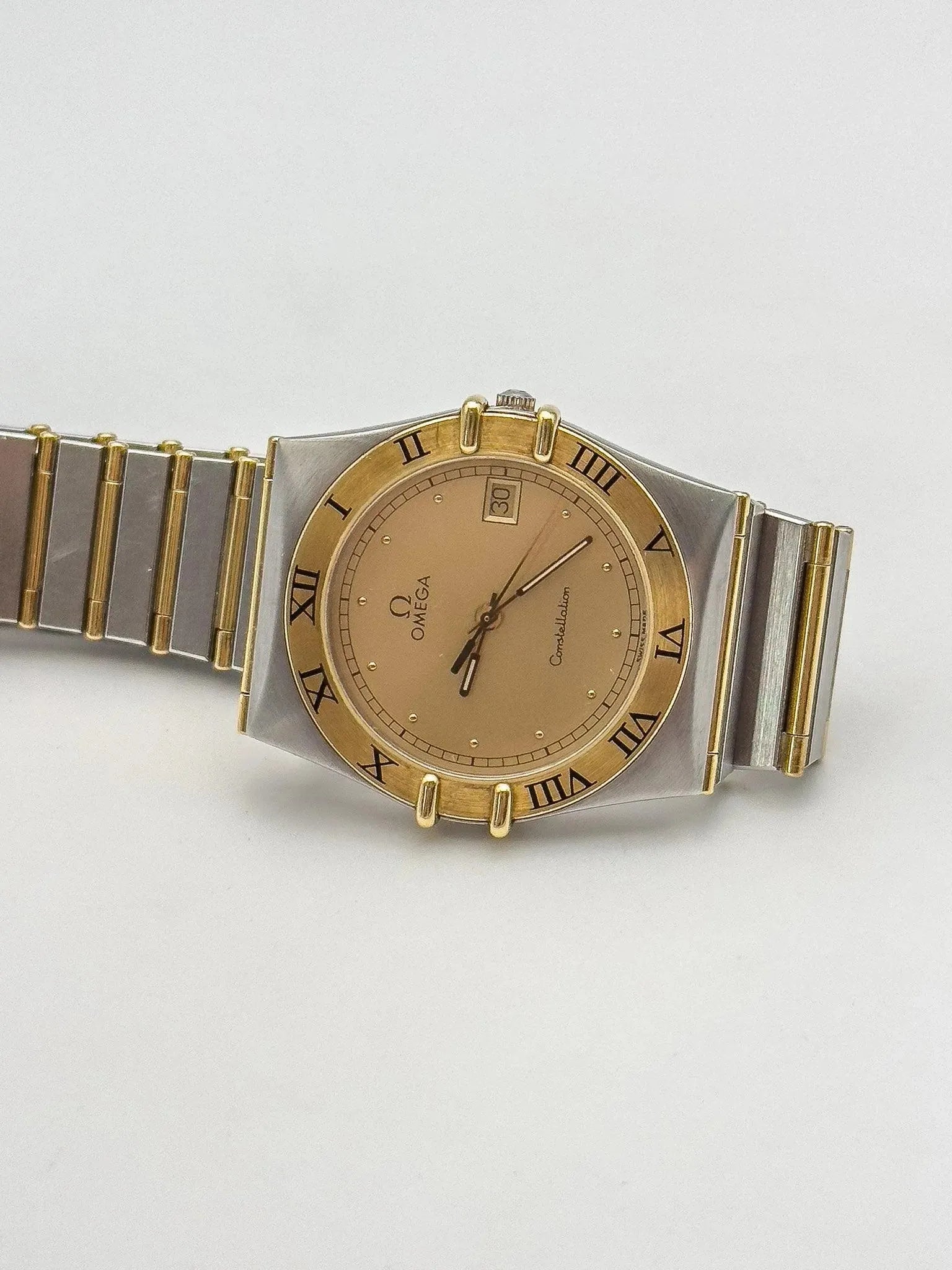Omega - Constellation Gold & Steel - 1986 - Atelier Victor Paris - Vintage Watch Shop Dubai