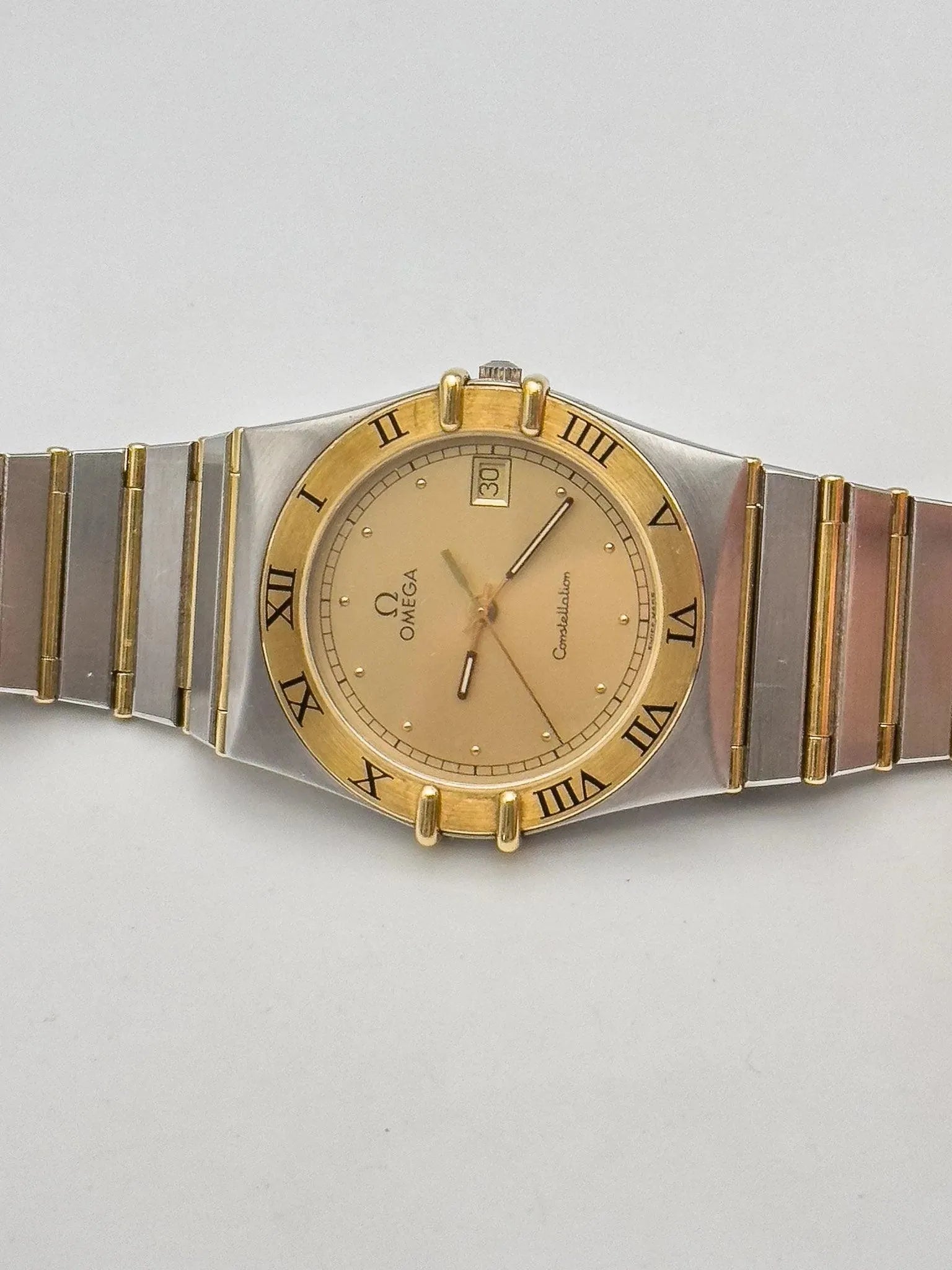 Omega - Constellation Gold & Steel - 1986 - Atelier Victor Paris - Vintage Watch Shop Dubai