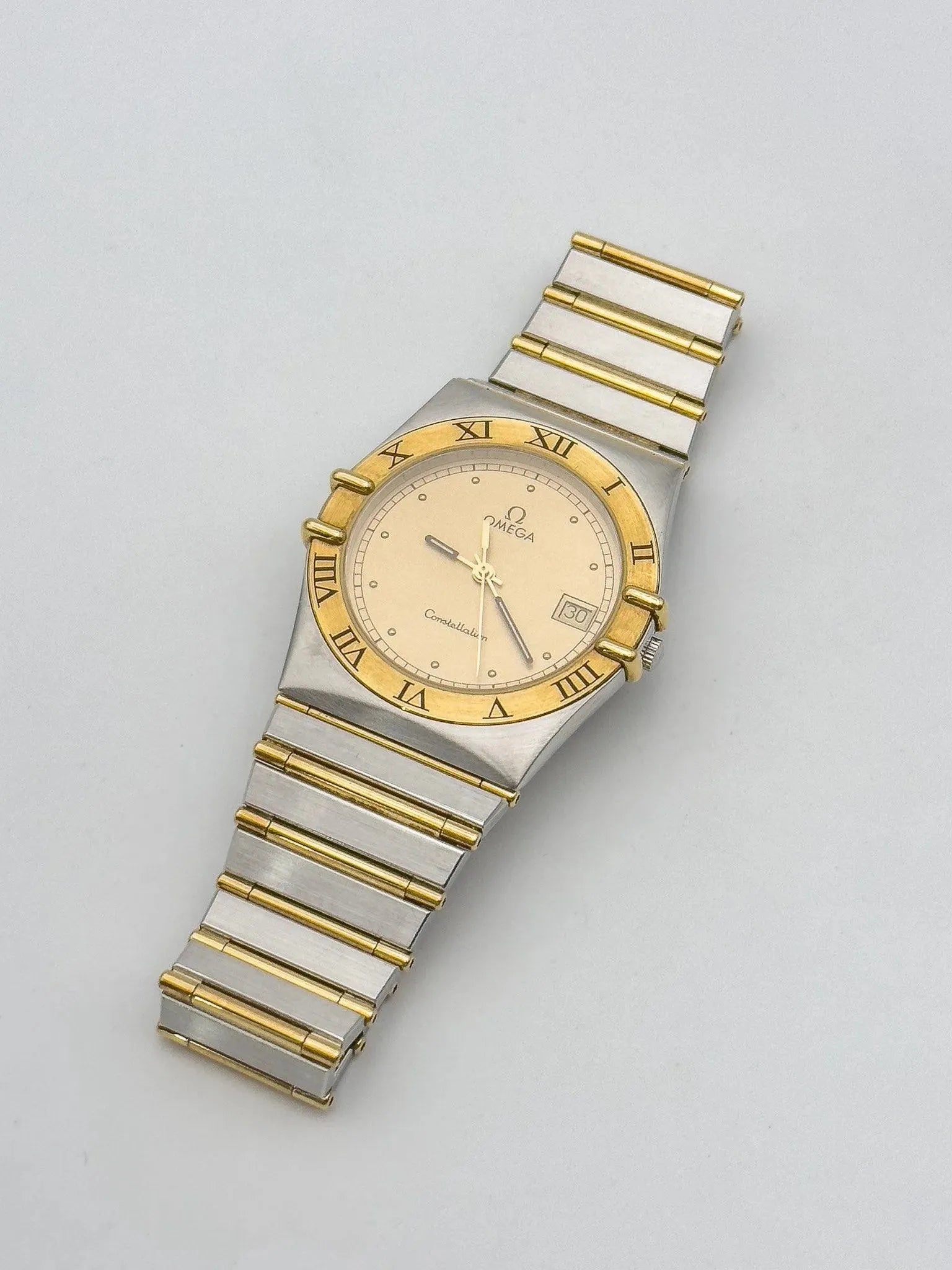 Omega - Constellation Gold & Steel - 1986 - Atelier Victor Paris - Vintage Watch Shop Dubai