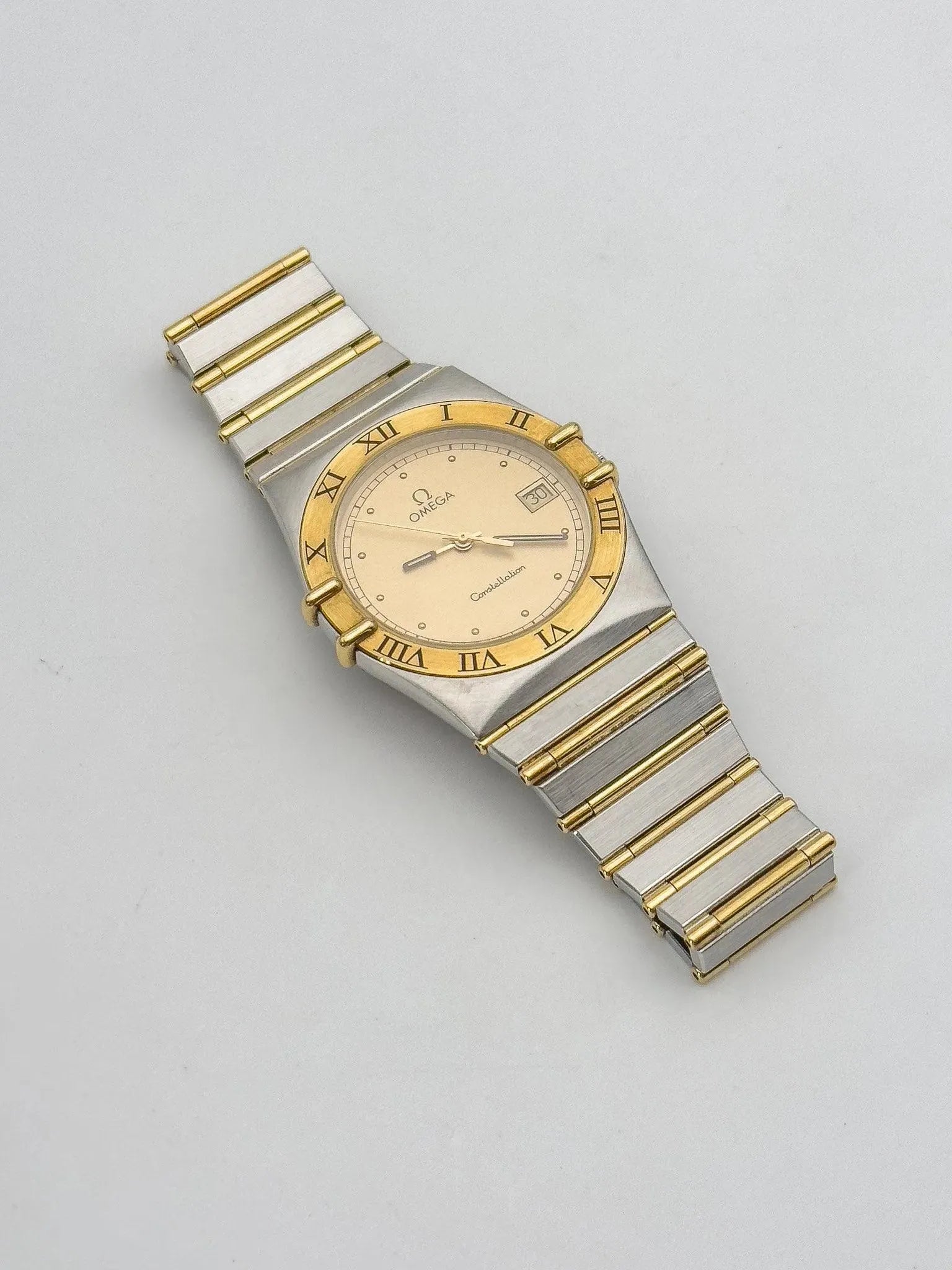 Omega - Constellation Gold & Steel - 1986 - Atelier Victor Paris - Vintage Watch Shop Dubai