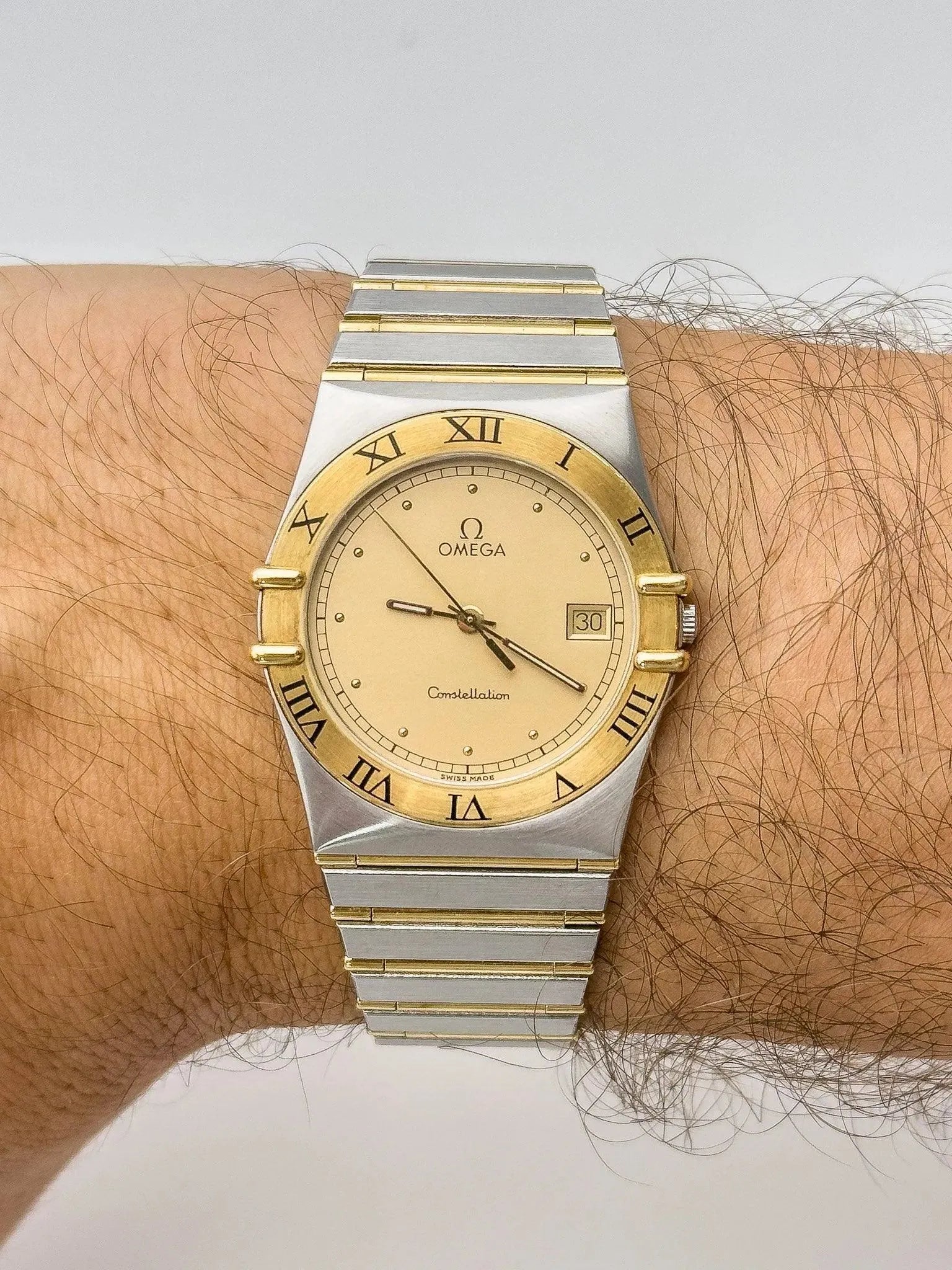 Omega - Constellation Gold & Steel - 1986 - Atelier Victor Paris - Vintage Watch Shop Dubai
