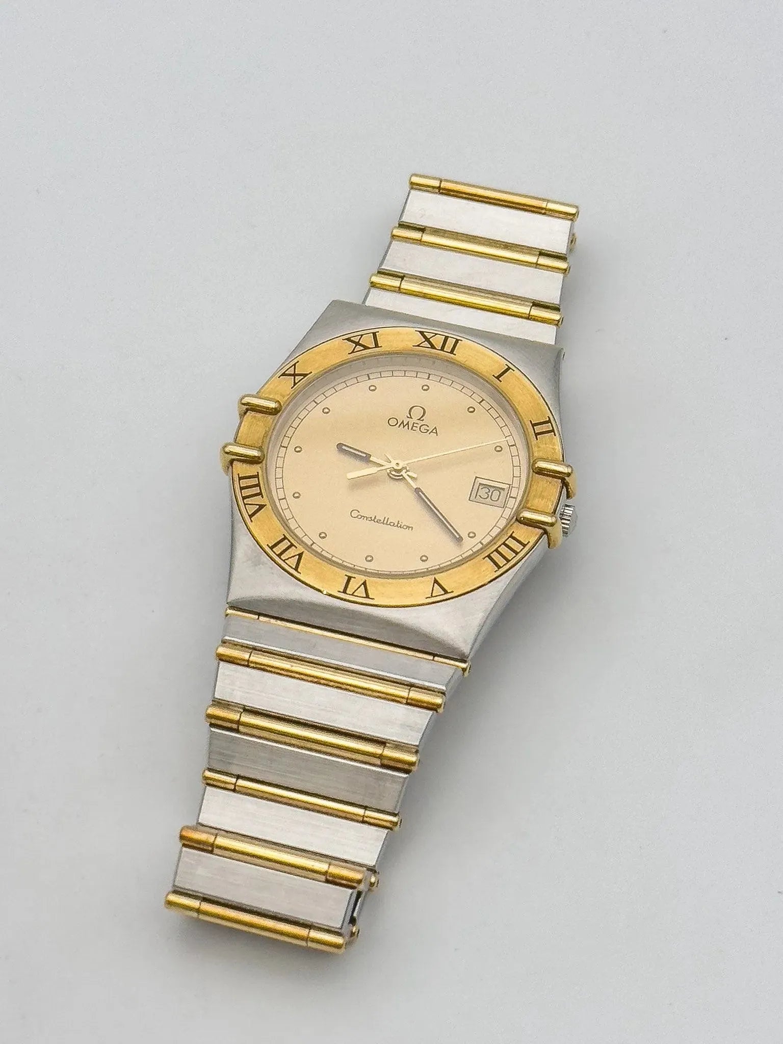 Omega - Constellation Gold & Steel - 1986 - Atelier Victor Paris - Vintage Watch Shop Dubai