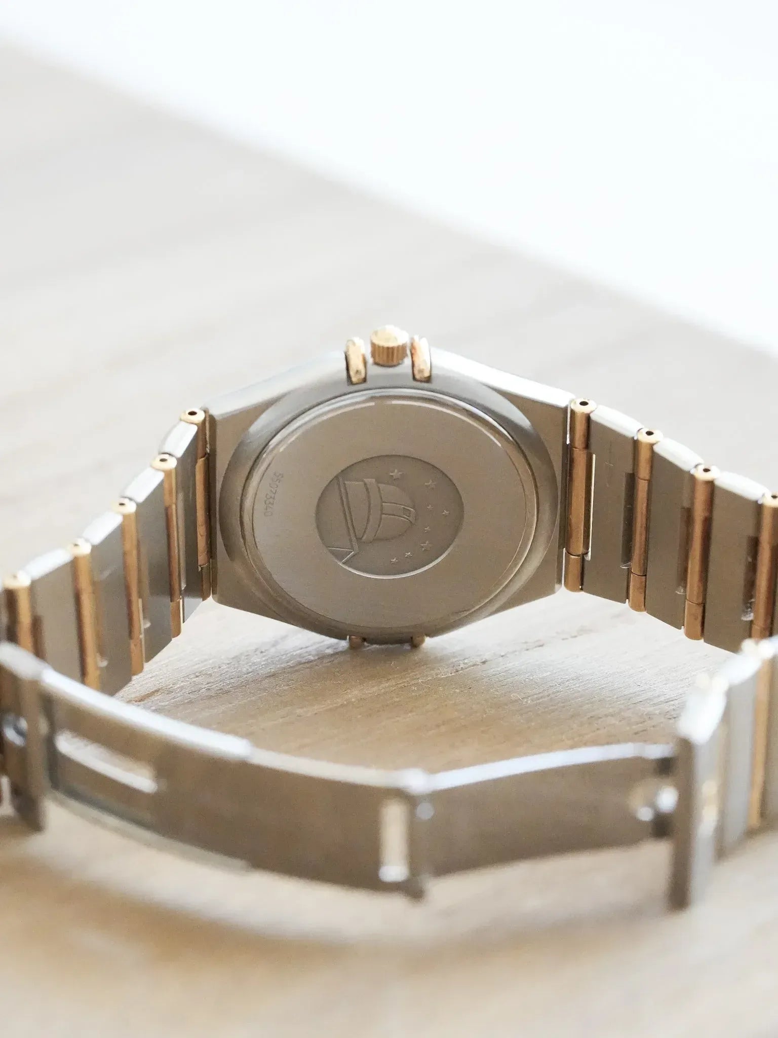 Omega - Constellation Manhattan 1212.10 Nid d'abeille or Acier Or - 1995 - Atelier Victor - Vintage  Shop
