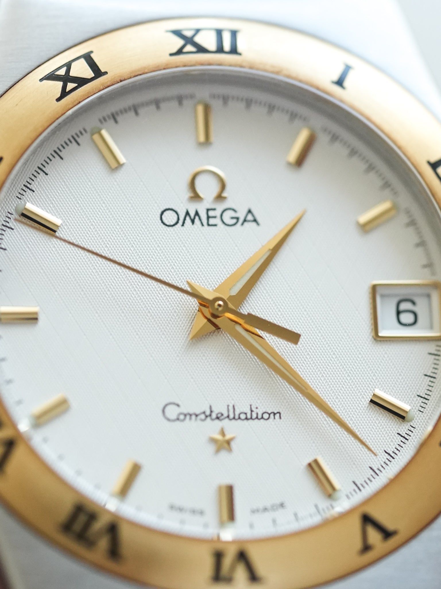 Omega - Constellation Manhattan 1213.30.00 Or Acier Cadran Blanc - Papier et Boite - 1998 - Atelier Victor Paris - Vintage Watch Shop Dubai