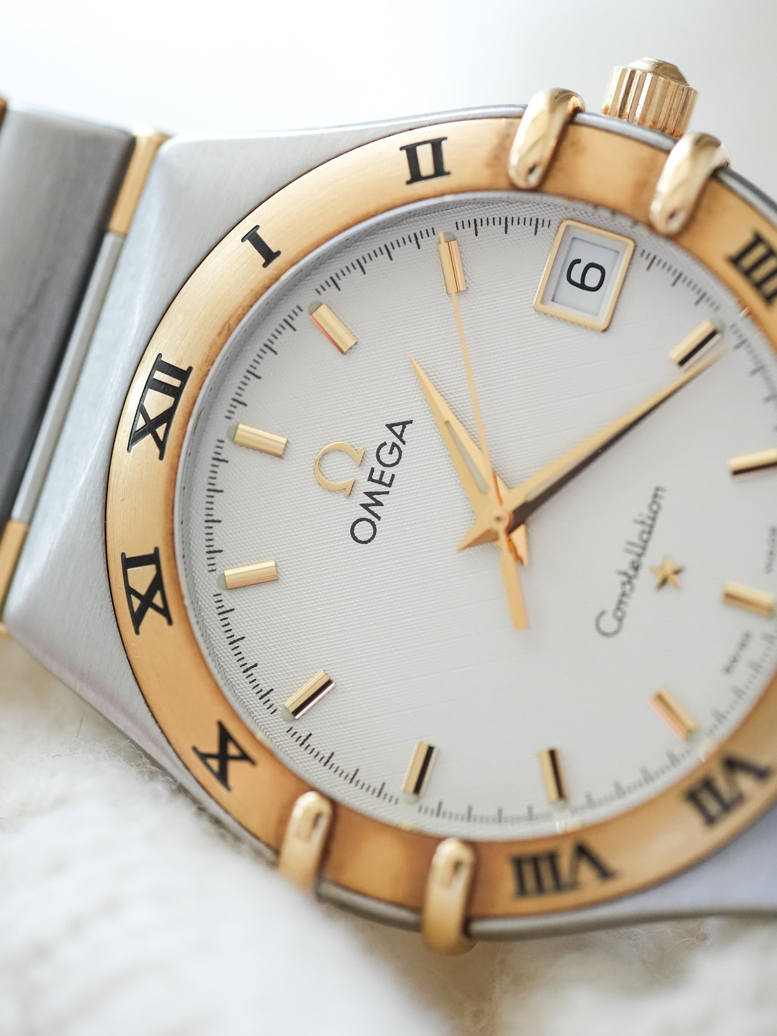 Omega - Constellation Manhattan 1213.30.00 Or Acier Cadran Blanc - Papier et Boite - 1998 - Atelier Victor Paris - Vintage Watch Shop Dubai