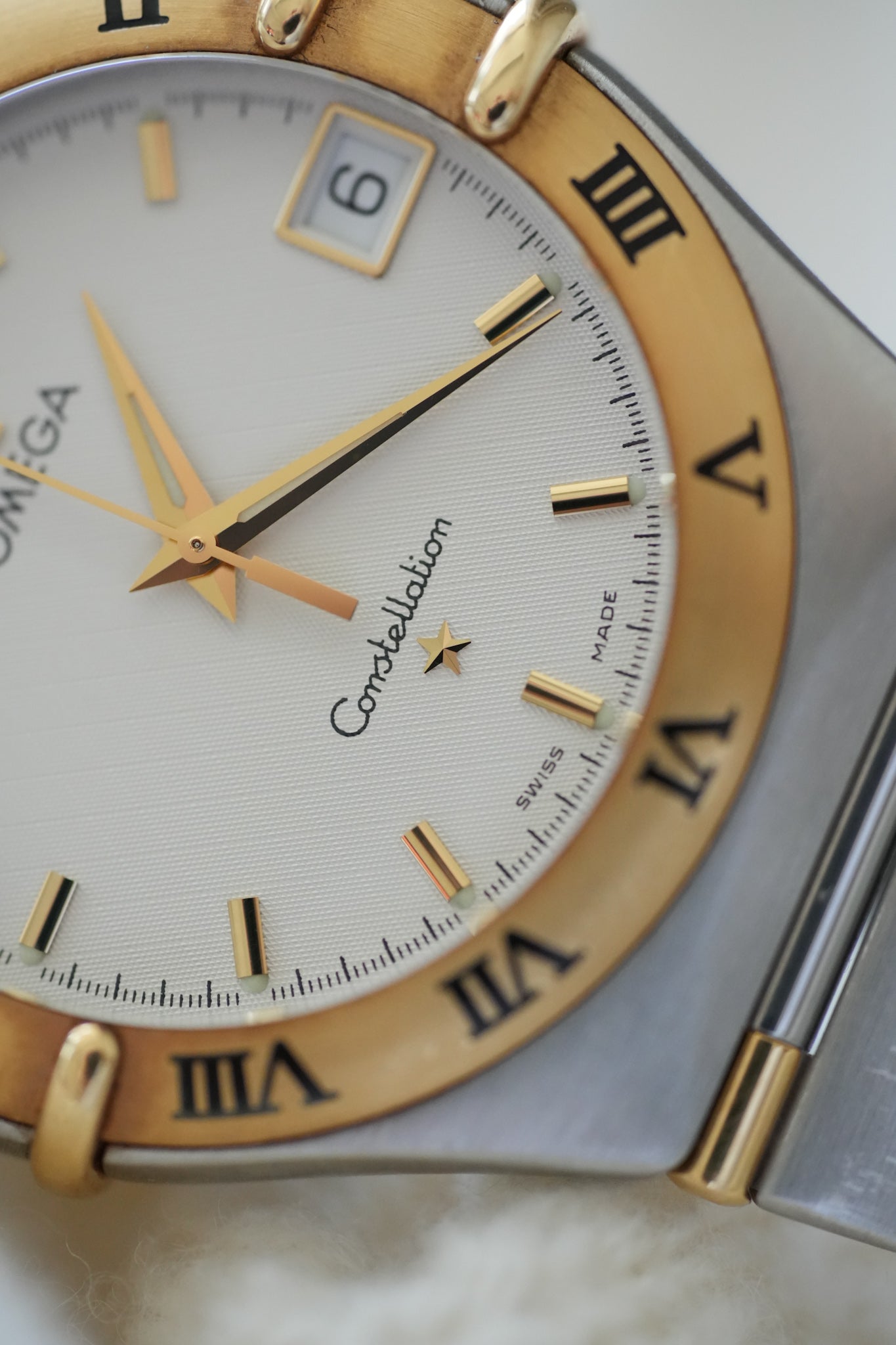 Omega - Constellation Manhattan 1213.30.00 Or Acier Cadran Blanc - Papier et Boite - 1998 - Atelier Victor Paris - Vintage Watch Shop Dubai