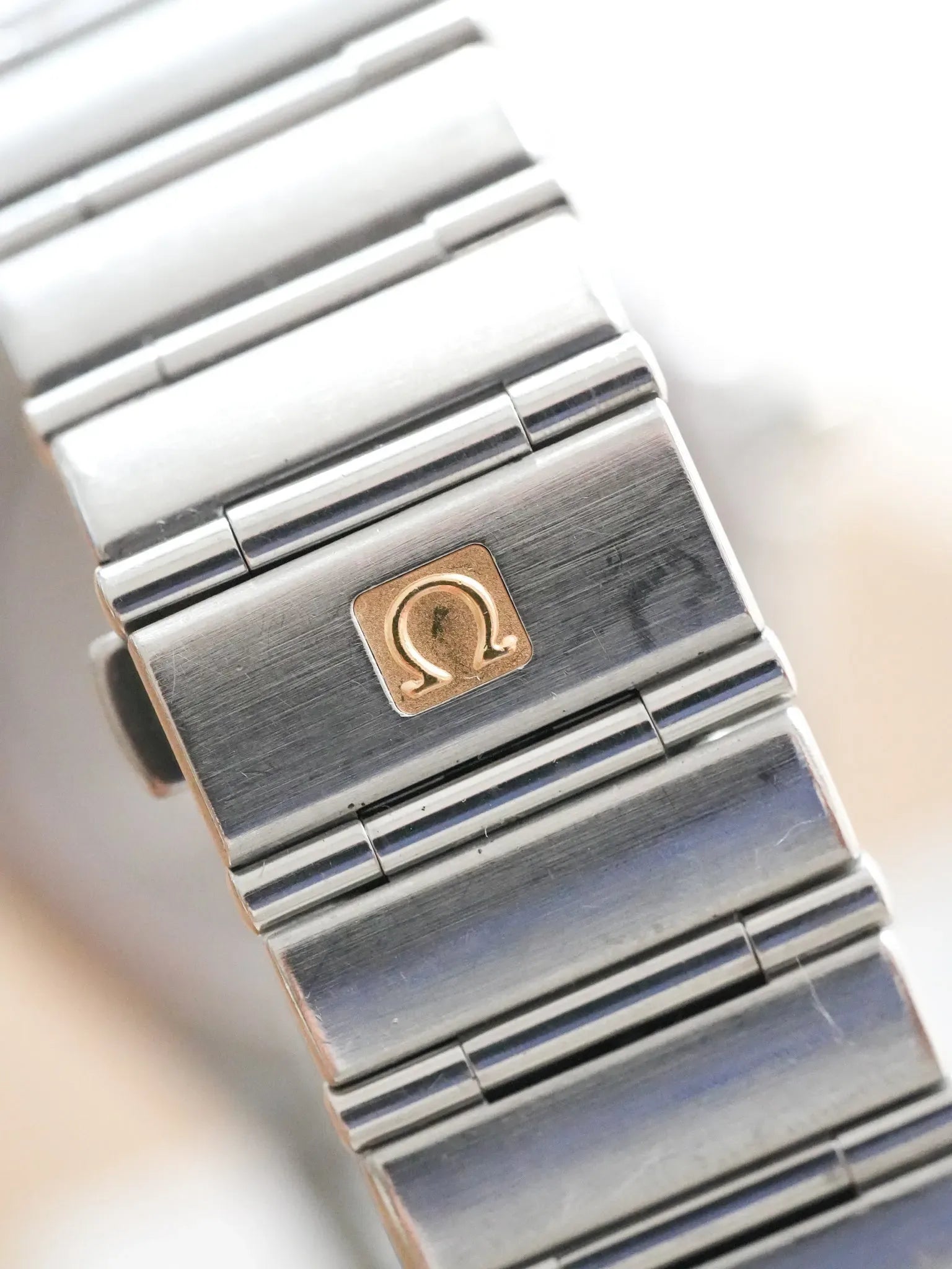 Omega - Constellation Manhattan 1512.30 Nid d'abeille Blanc Acier - 1998 - Atelier Victor - Vintage  Shop