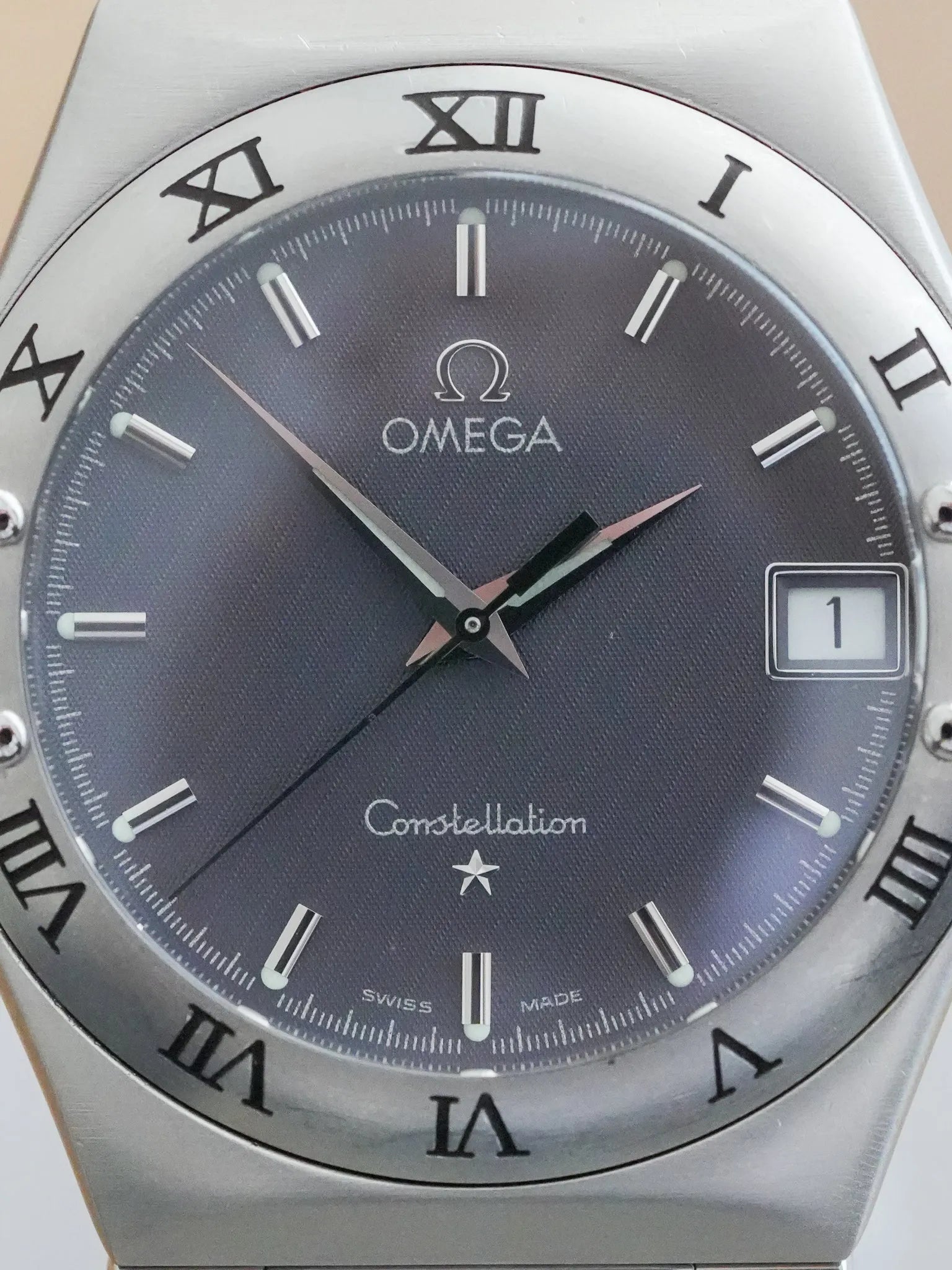 Omega - Constellation Manhattan 1512.40 Anthracite Nid d'abeille Acier - 1998 - Atelier Victor Paris - Vintage Watch Shop Dubai
