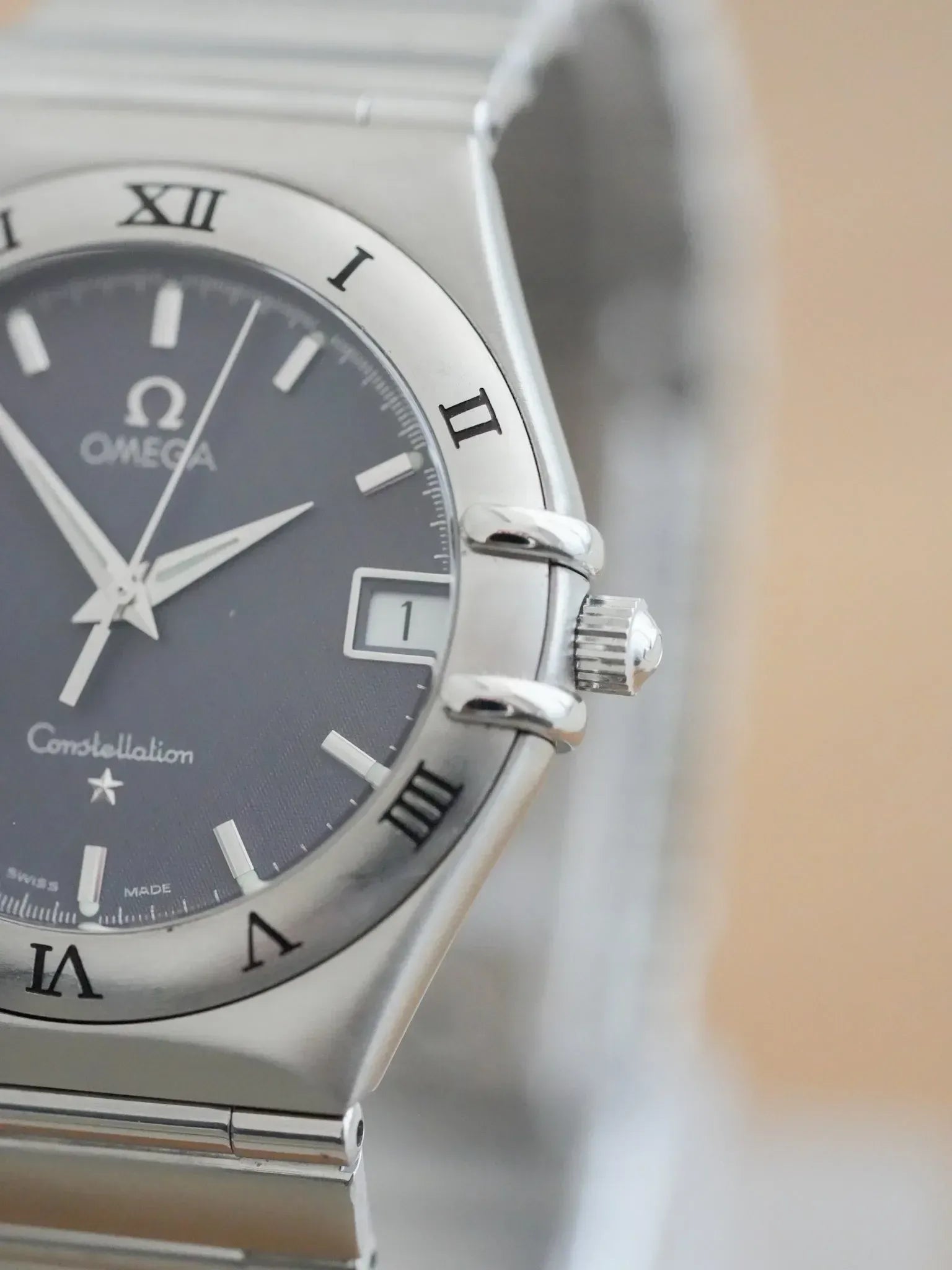 Omega - Constellation Manhattan 1512.40 Anthracite Nid d'abeille Acier - 1998 - Atelier Victor - Vintage  Shop