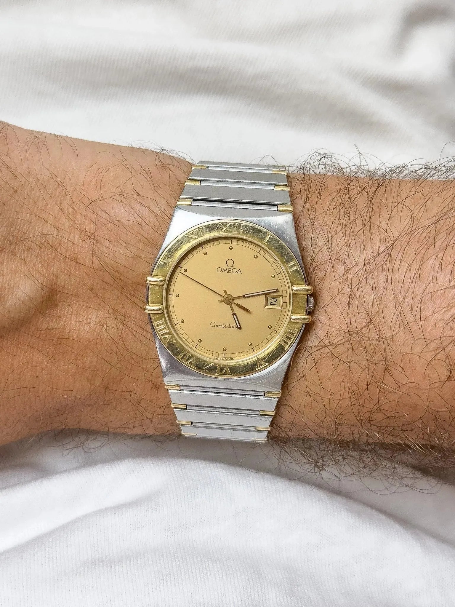 Omega - Constellation Manhattan Acier & Or 18k Date Cadran Or - 1990s - Atelier Victor Paris - Vintage Watch Shop Dubai