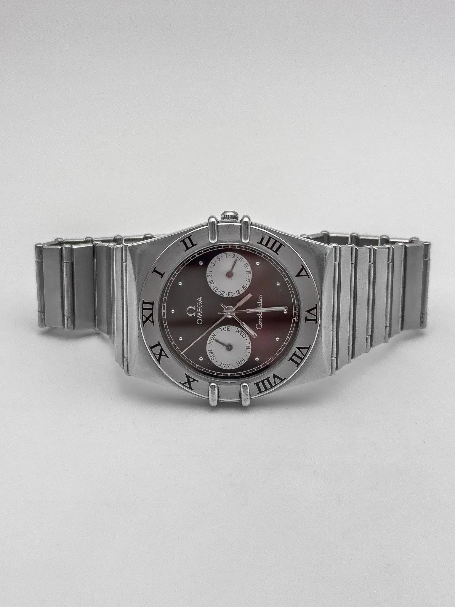 Omega - Constellation Manhattan Daydate Cadran noir - 1990s - Atelier Victor Paris - Vintage Watch Shop Dubai