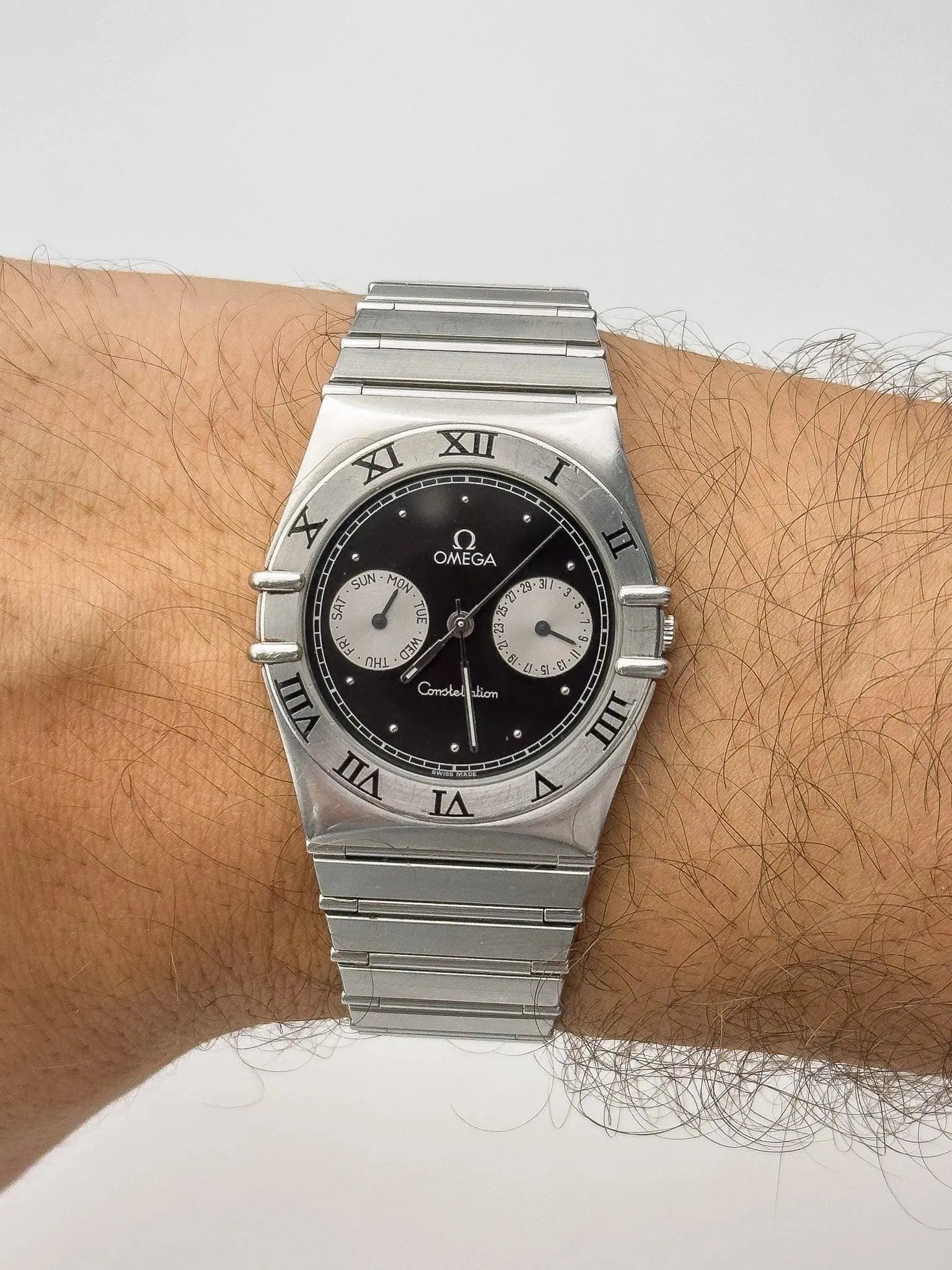 Omega - Constellation Manhattan Daydate Cadran noir - 1990s - Atelier Victor Paris - Vintage Watch Shop Dubai