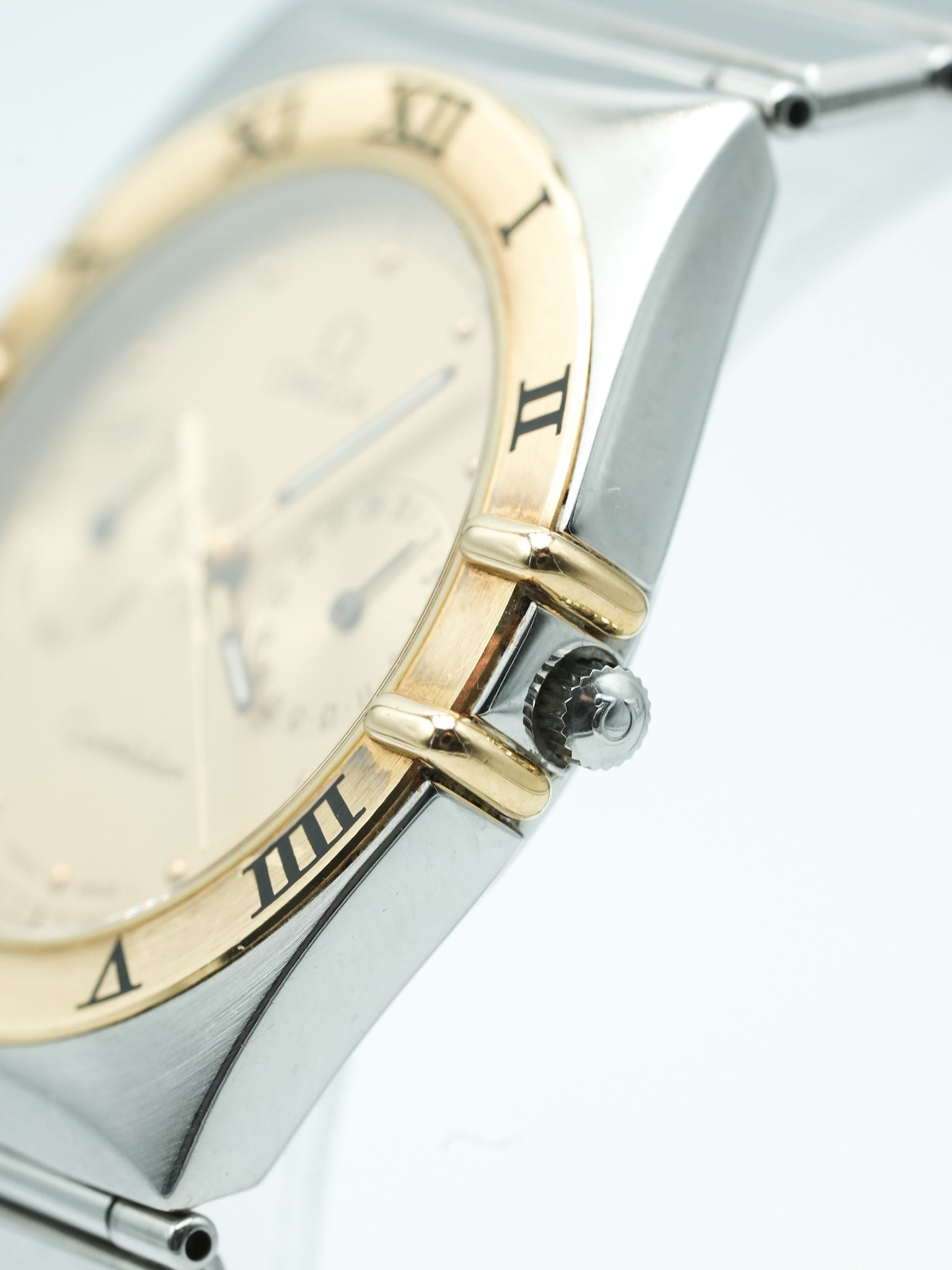 Omega - Constellation Manhattan Daydate Or et Acier - 1989 - Atelier Victor Paris - Vintage Watch Shop Dubai