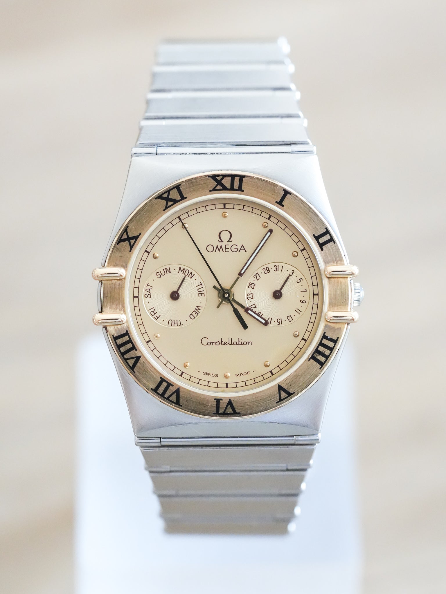 Omega - Constellation Manhattan Daydate Or et Acier - 1989 - Atelier Victor Paris - Vintage Watch Shop Dubai