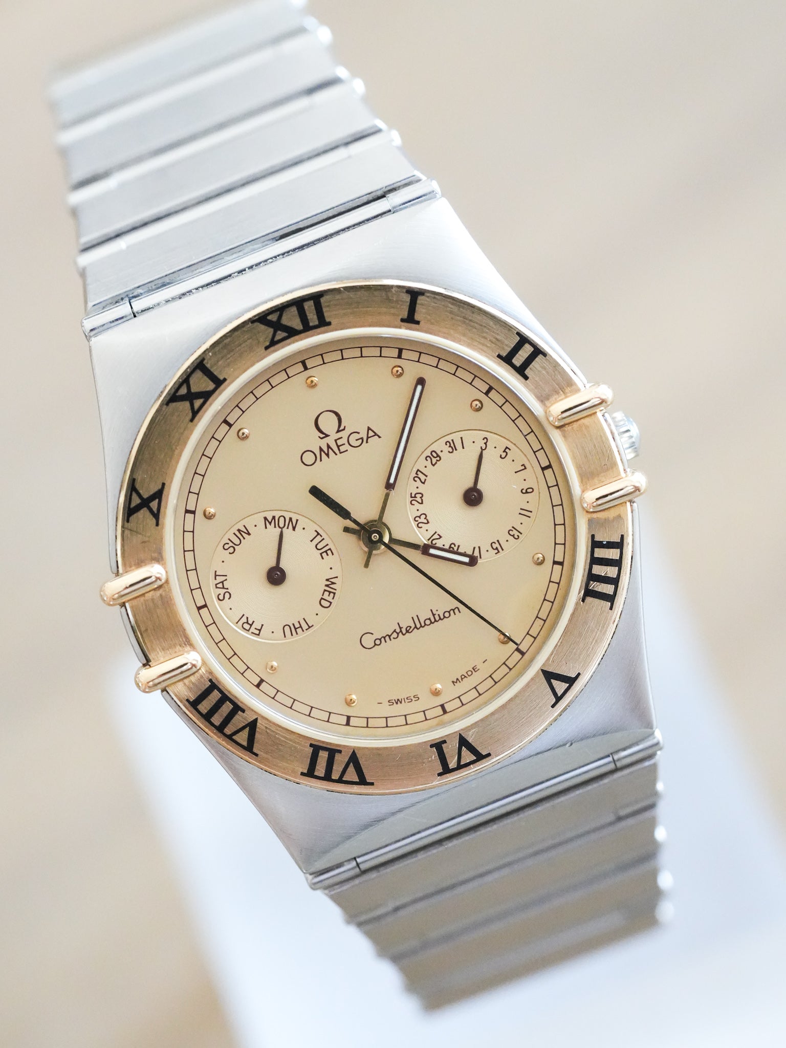 Omega - Constellation Manhattan Daydate Or et Acier - 1989 - Atelier Victor Paris - Vintage Watch Shop Dubai