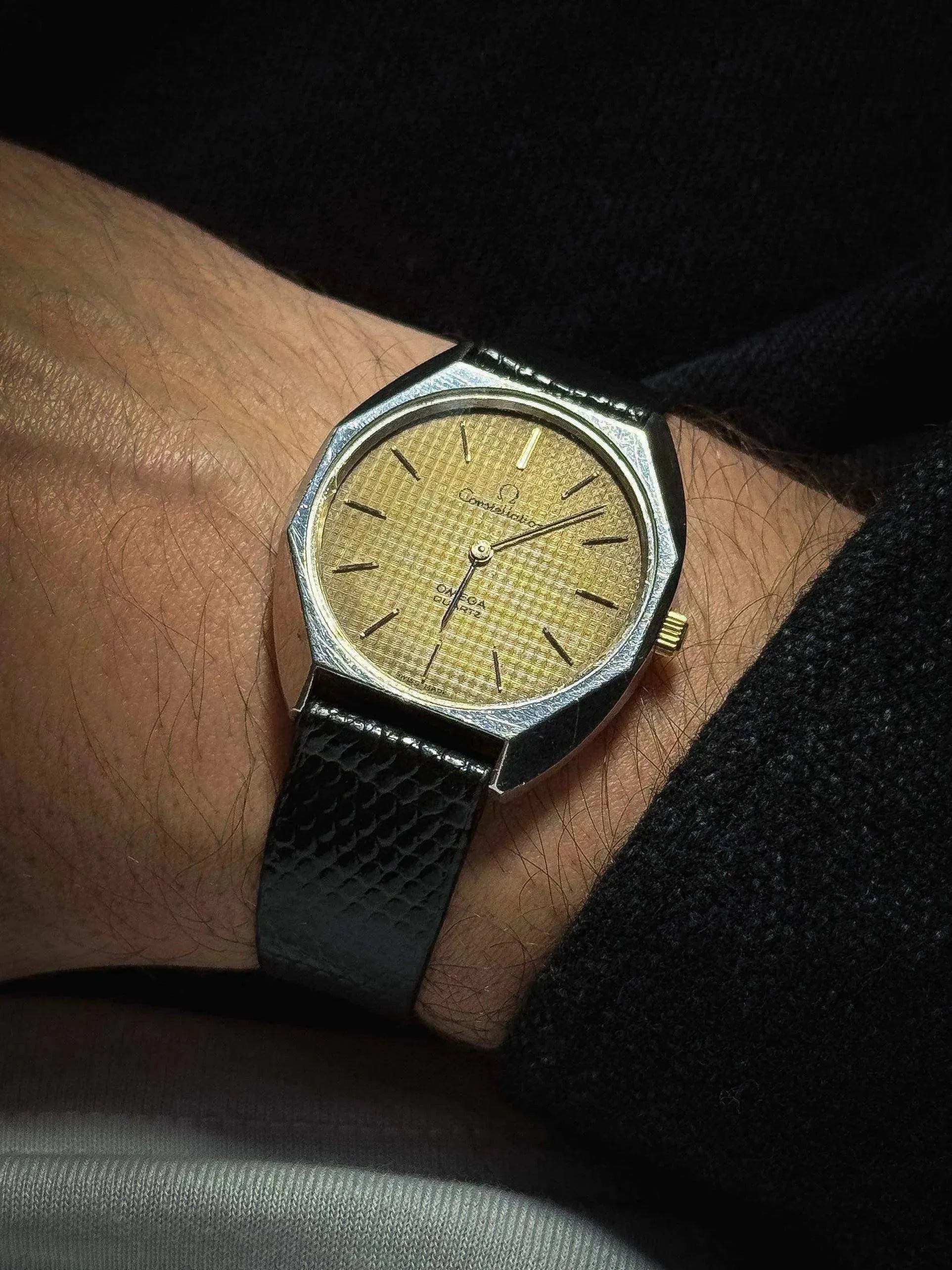 Omega - Constellation Tapissé Gold - 1979 - Atelier Victor Paris - Vintage Watch Shop Dubai