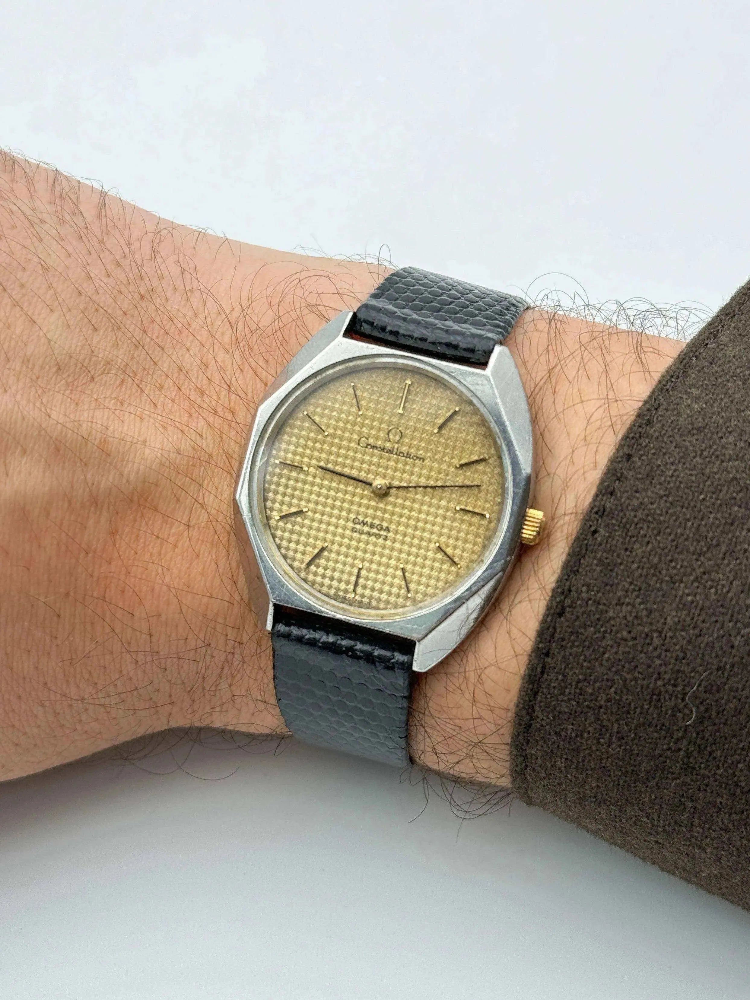 Omega - Constellation Tapissé Gold - 1979 - Atelier Victor Paris - Vintage Watch Shop Dubai