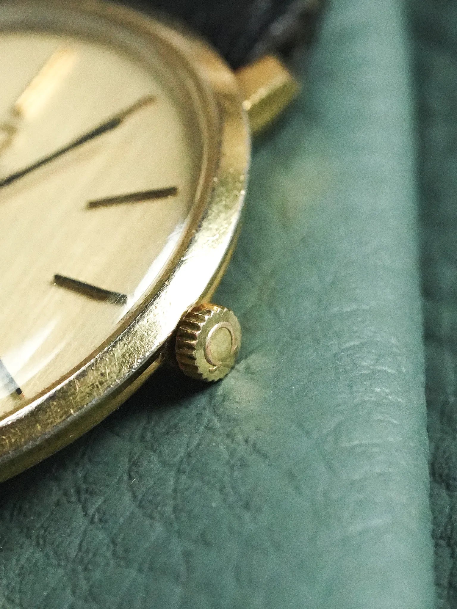 Omega - De Ville 111.077 montre habillée Ronde Plaqué or - 1970 - Atelier Victor - Vintage  Shop