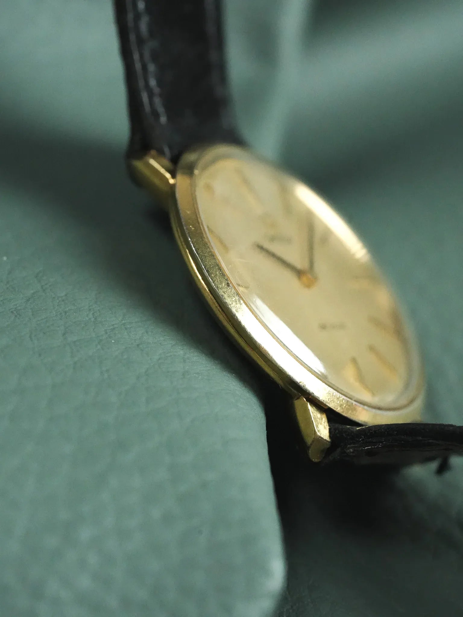 Omega - De Ville 111.077 montre habillée Ronde Plaqué or - 1970 - Atelier Victor - Vintage  Shop
