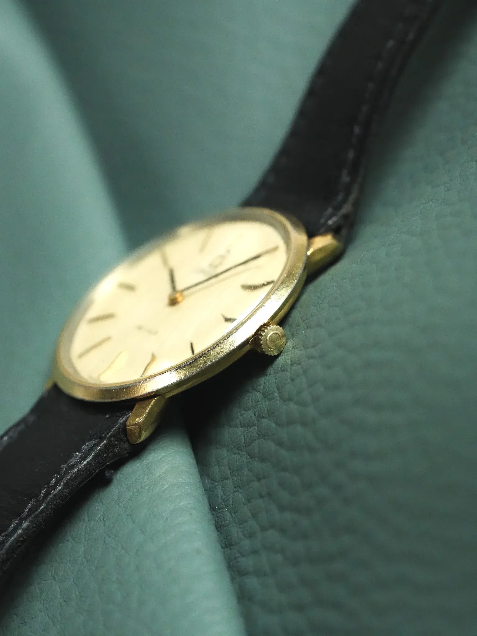 Omega - De Ville 111.077 montre habillée Ronde Plaqué or - 1970 - Atelier Victor - Vintage  Shop
