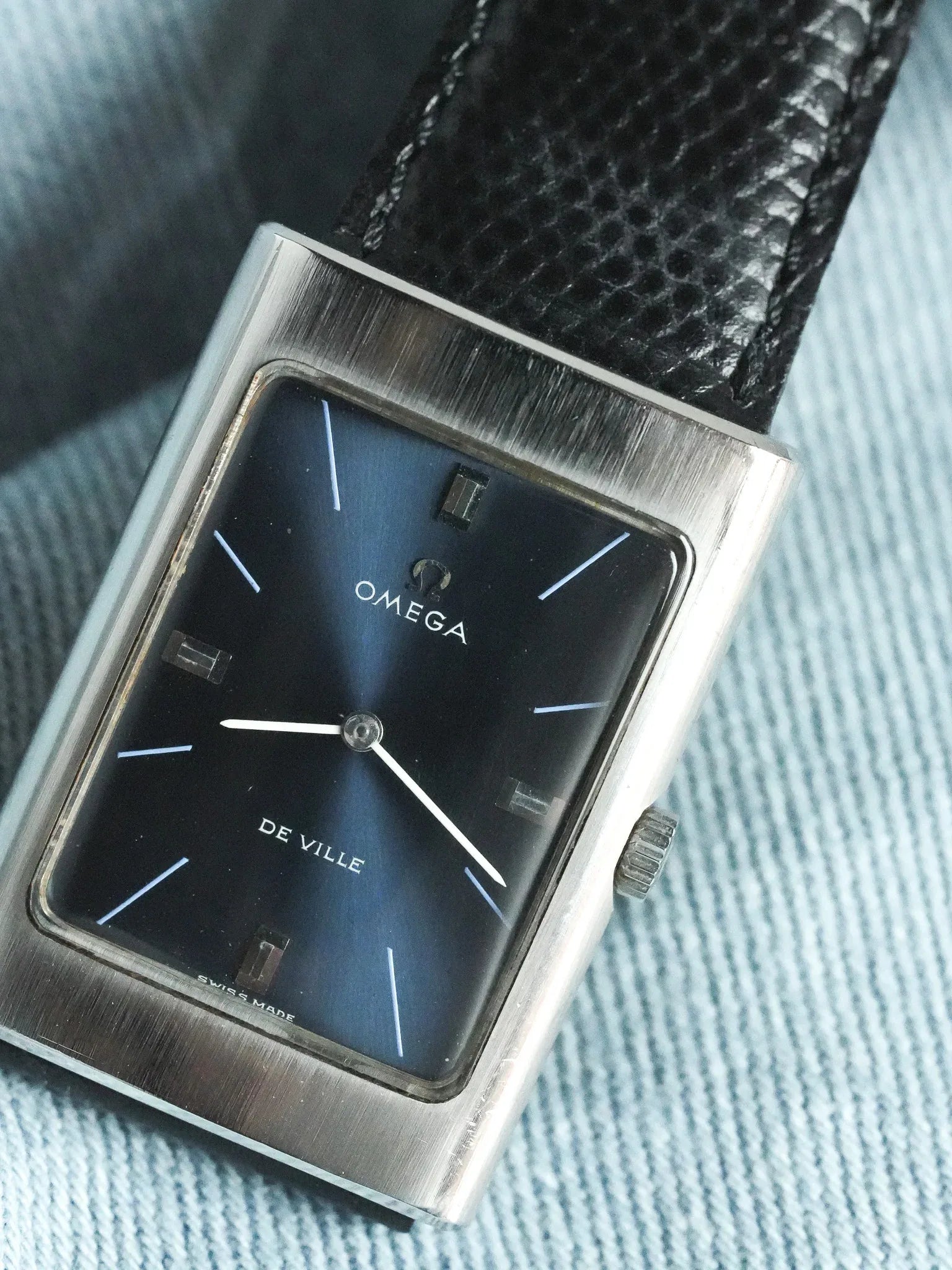 Omega - De Ville 111.101 Tank Bleu Acier Brossé - 1970 - Atelier Victor - Vintage  Shop