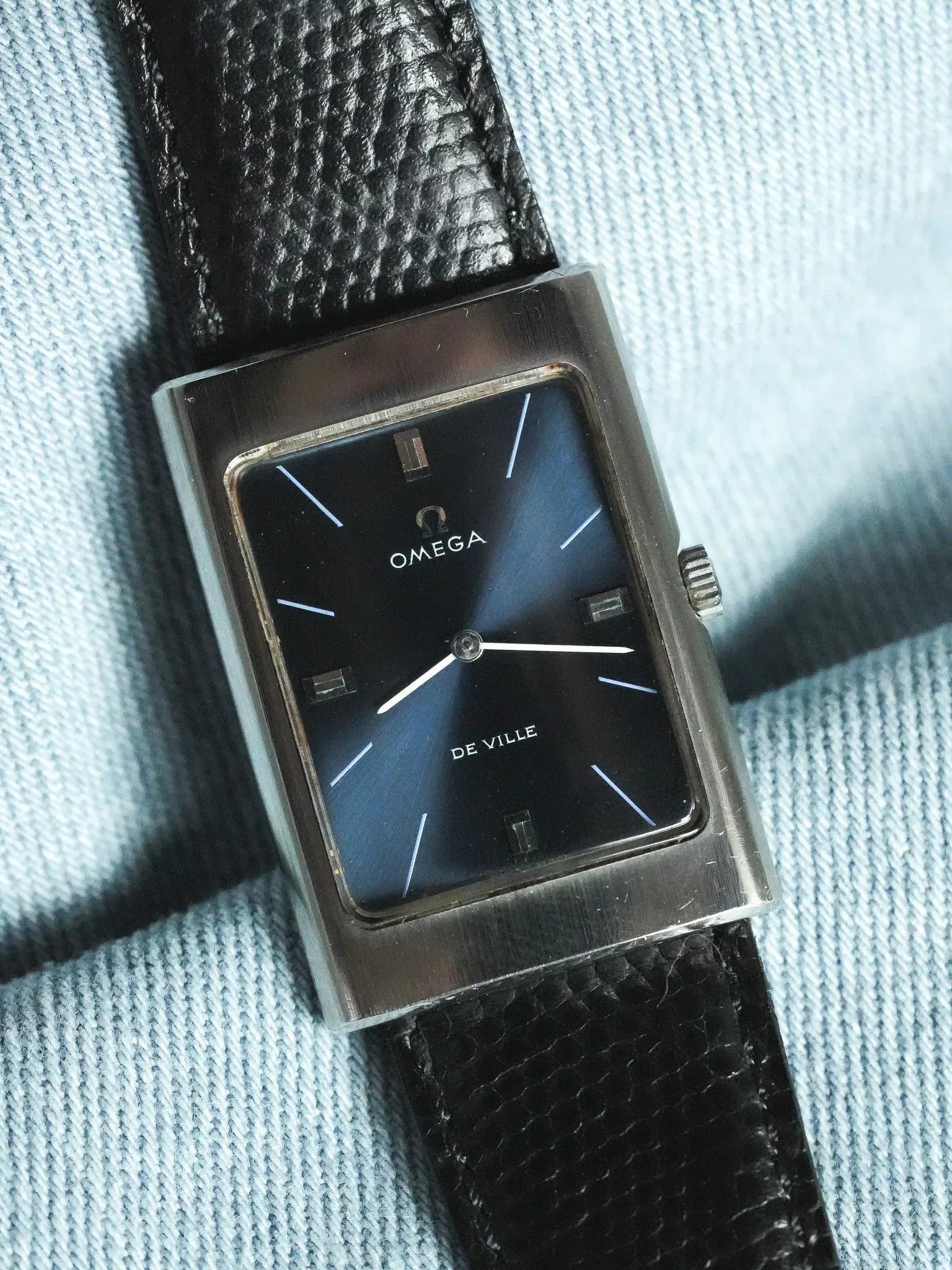 Omega - De Ville 111.101 Tank Bleu Acier Brossé - 1970 - Atelier Victor - Vintage  Shop