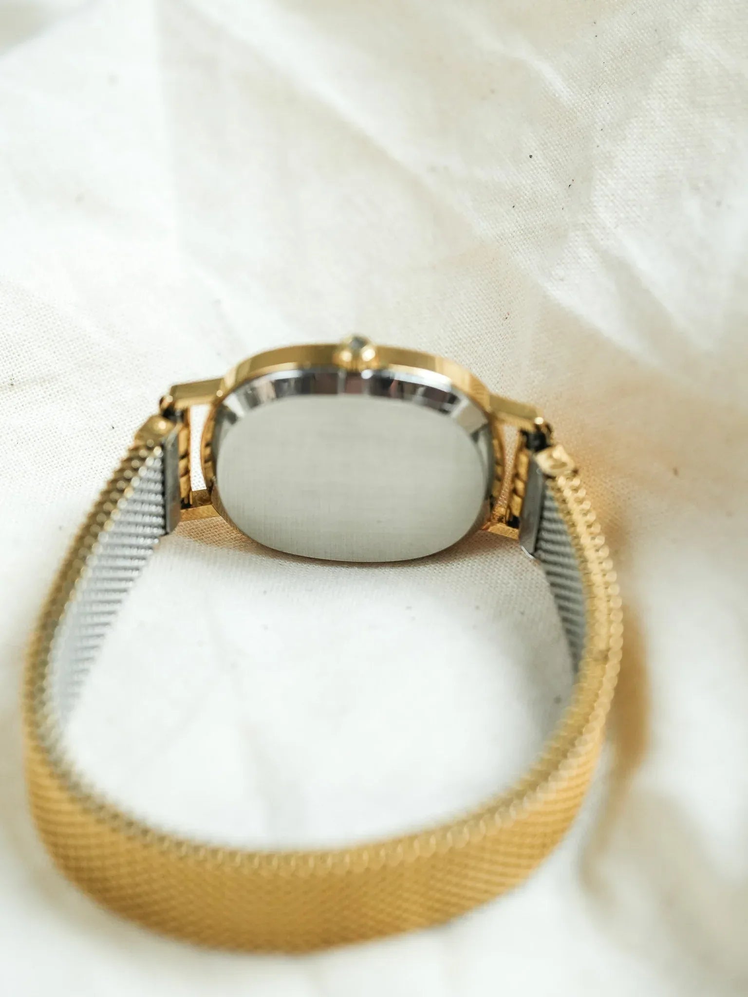 Omega - De Ville 191.0046 Tonneau plaqué or bracelet maille - 1978 - Atelier Victor - Vintage  Shop