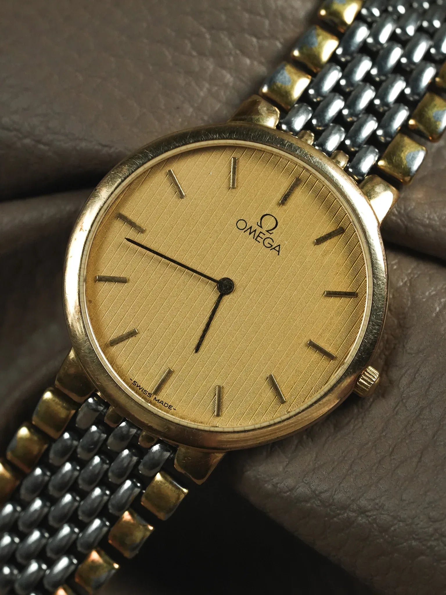 Omega - De Ville 395.0875.2 Ultra Slim Grain de riz acier or Tapisserie or - 1989 - Atelier Victor - Vintage  Shop