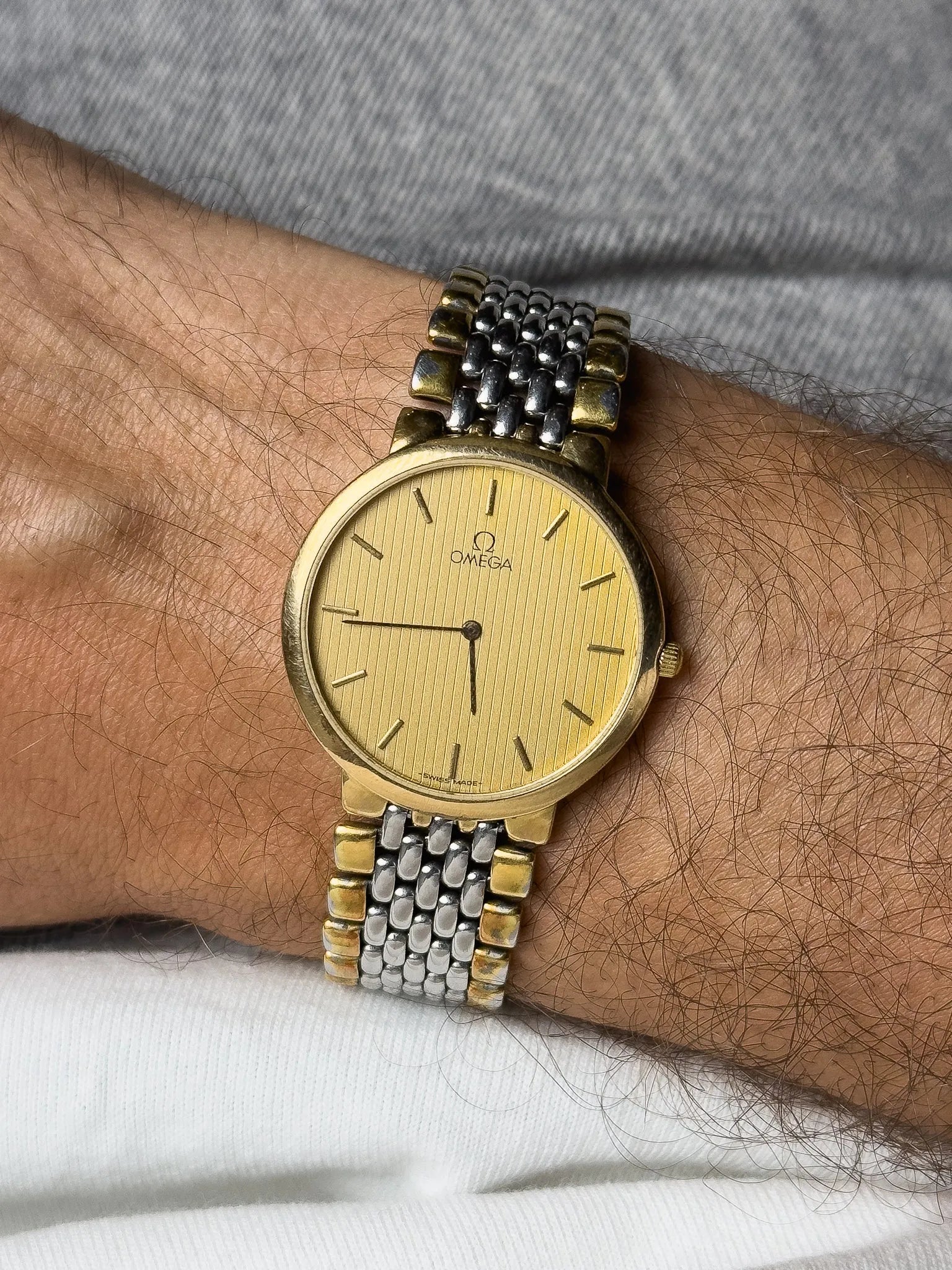 Omega - De Ville 395.0875.2 Ultra Slim Grain de riz acier or Tapisserie or - 1989 - Atelier Victor - Vintage  Shop