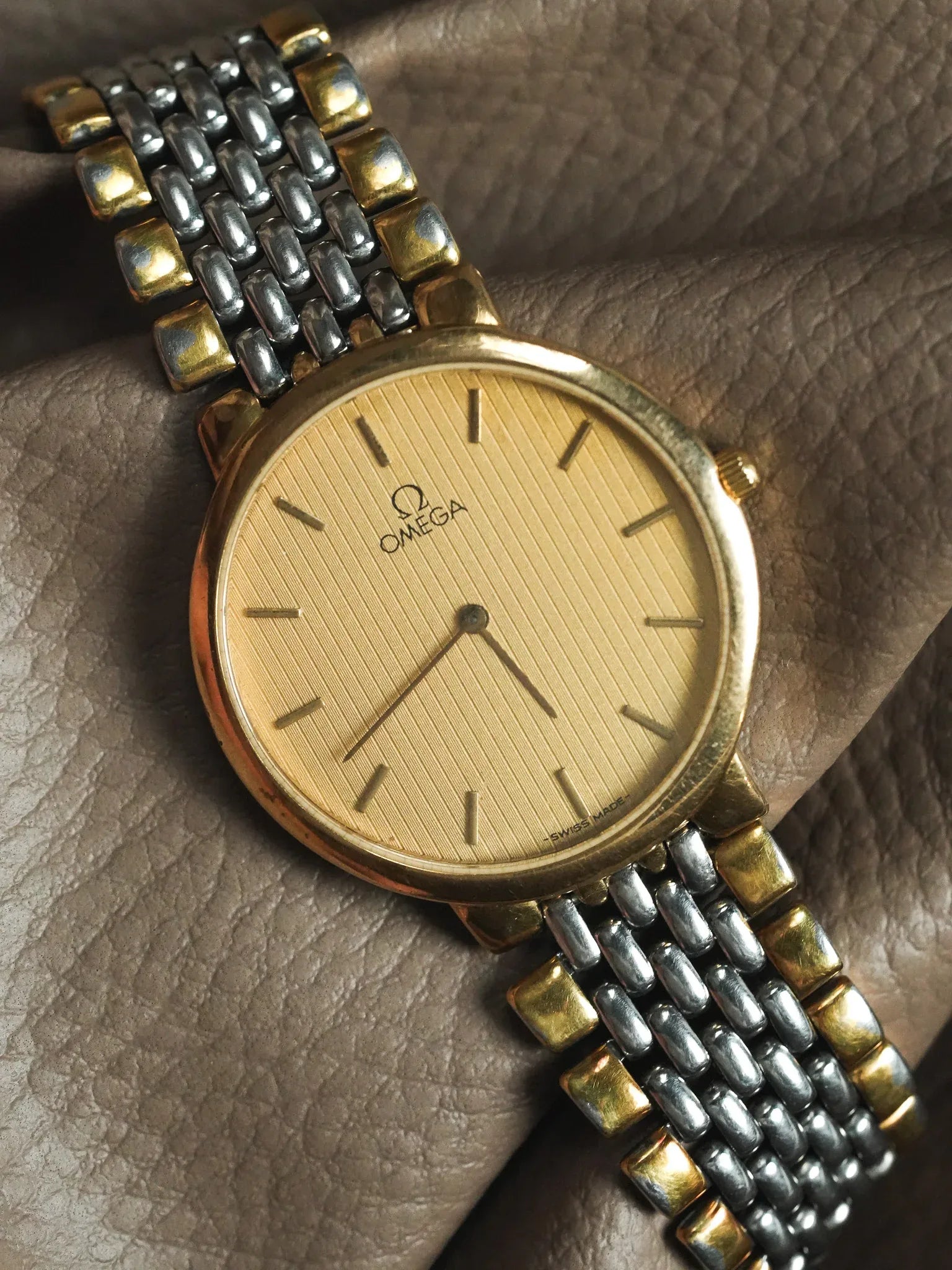 Omega - De Ville 395.0875.2 Ultra Slim Grain de riz acier or Tapisserie or - 1989 - Atelier Victor - Vintage  Shop