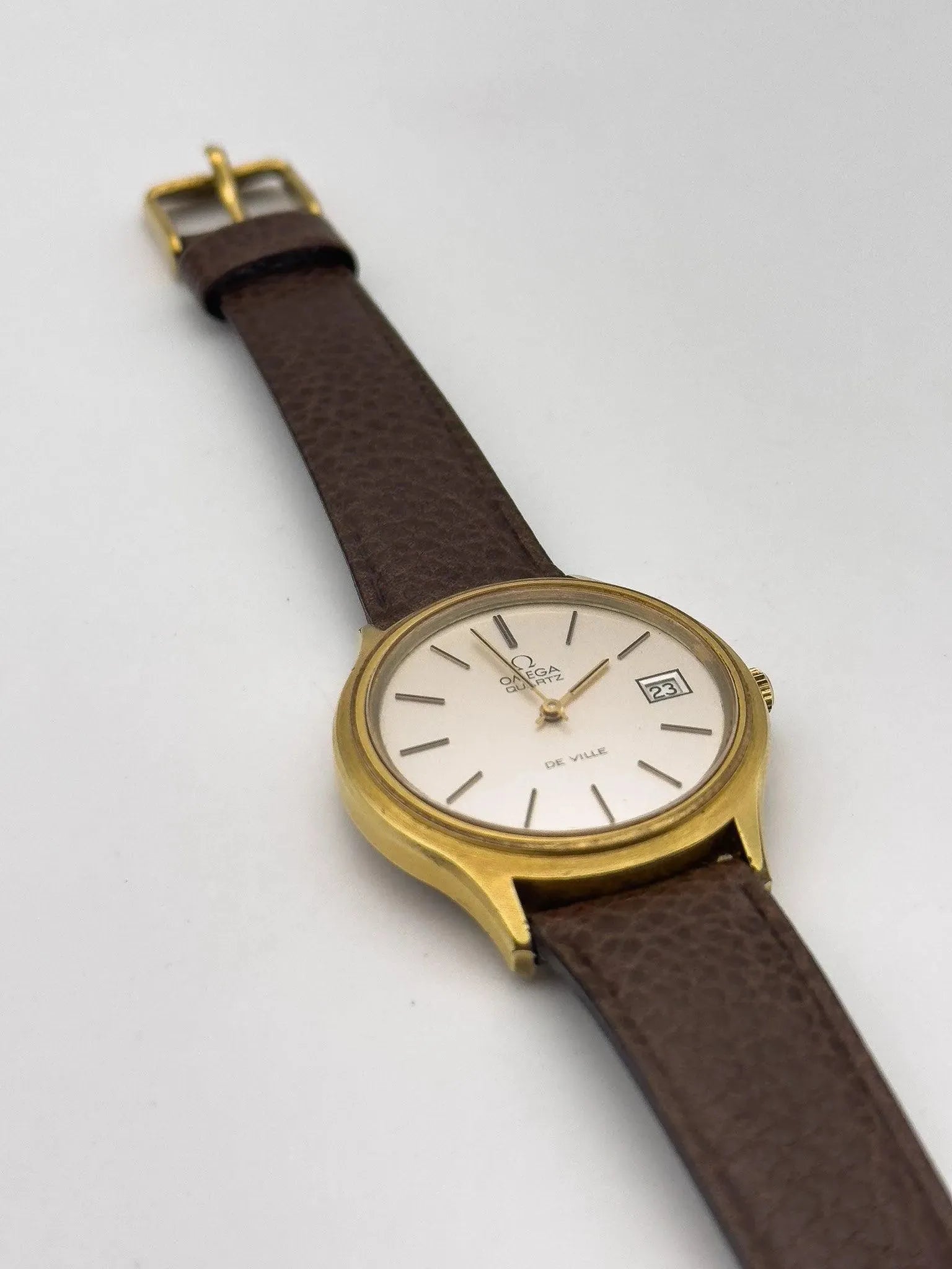 Omega - De Ville Circle Champagne - 1976 - Atelier Victor Paris - Vintage Watch Shop Dubai