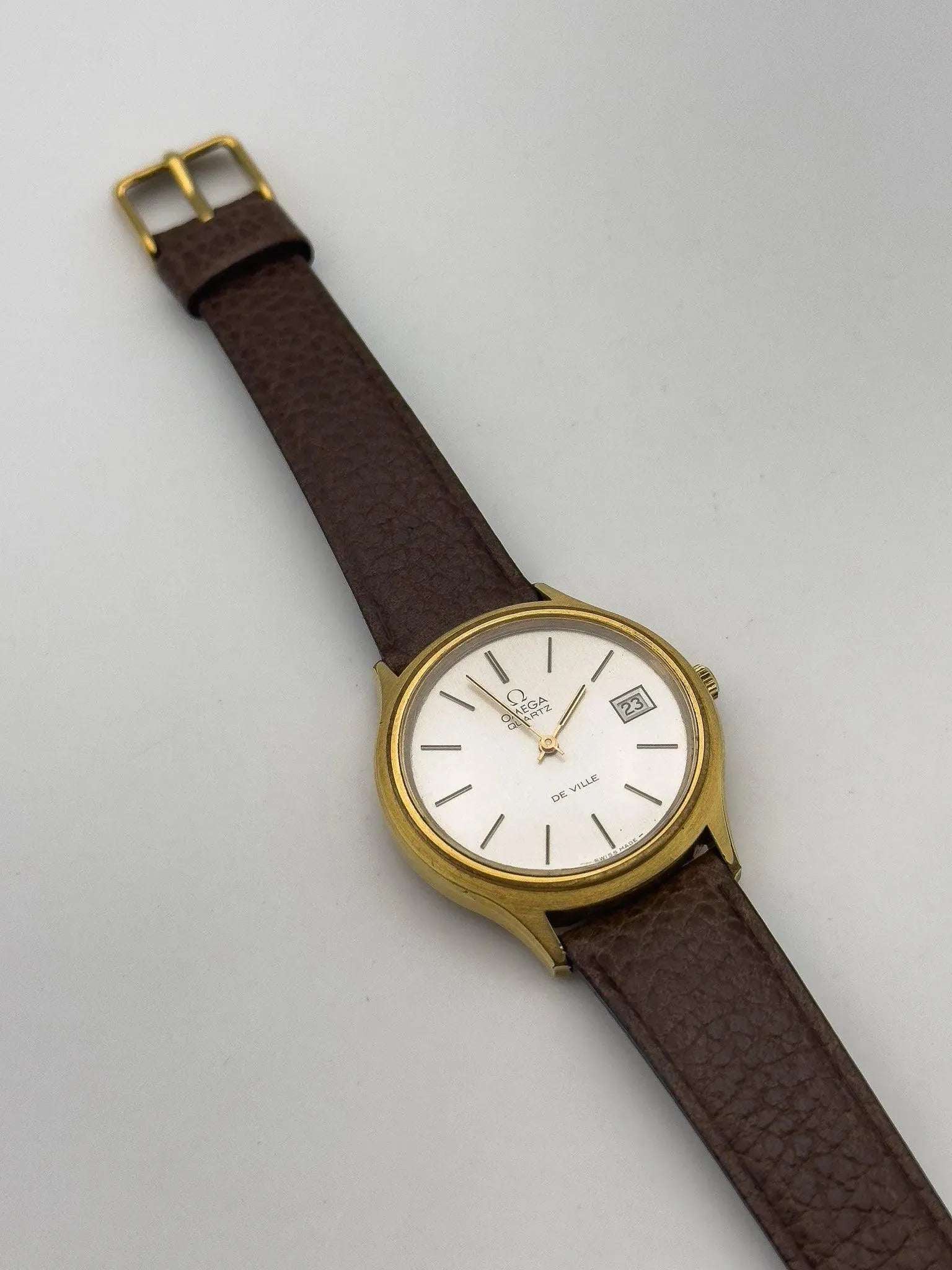 Omega - De Ville Circle Champagne - 1976 - Atelier Victor Paris - Vintage Watch Shop Dubai