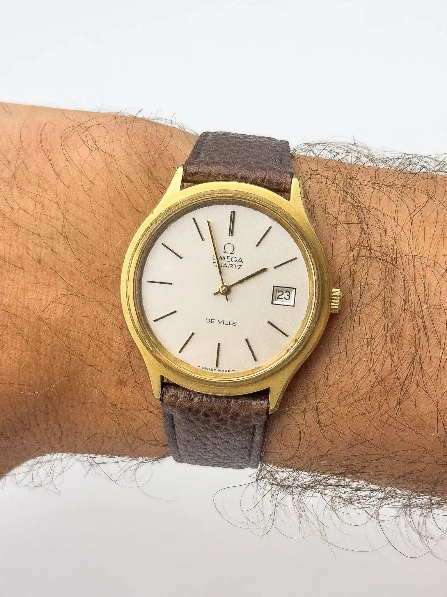 Omega - De Ville Circle Champagne - 1976 - Atelier Victor Paris - Vintage Watch Shop Dubai