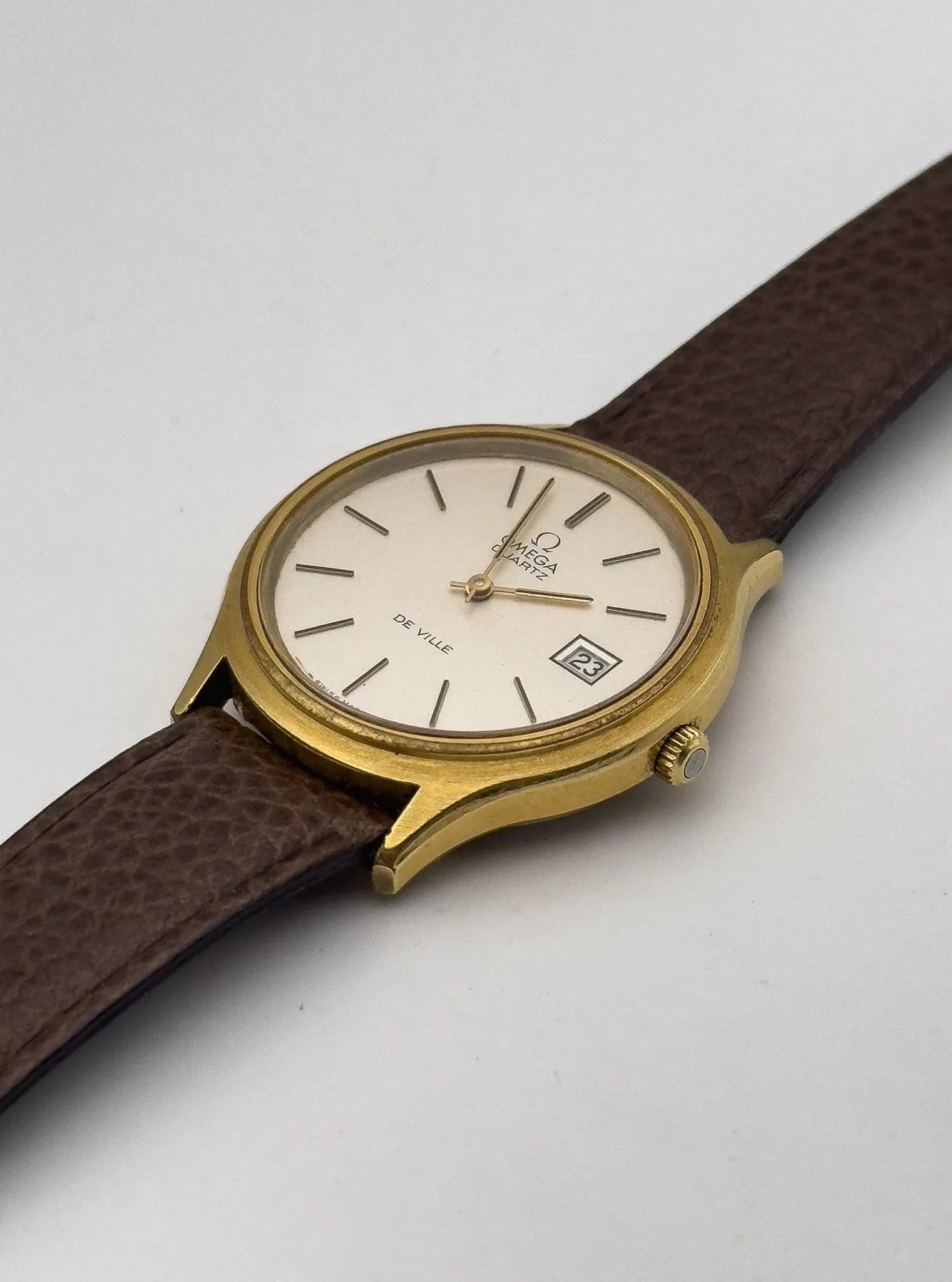 Omega - De Ville Circle Champagne - 1976 - Atelier Victor Paris - Vintage Watch Shop Dubai