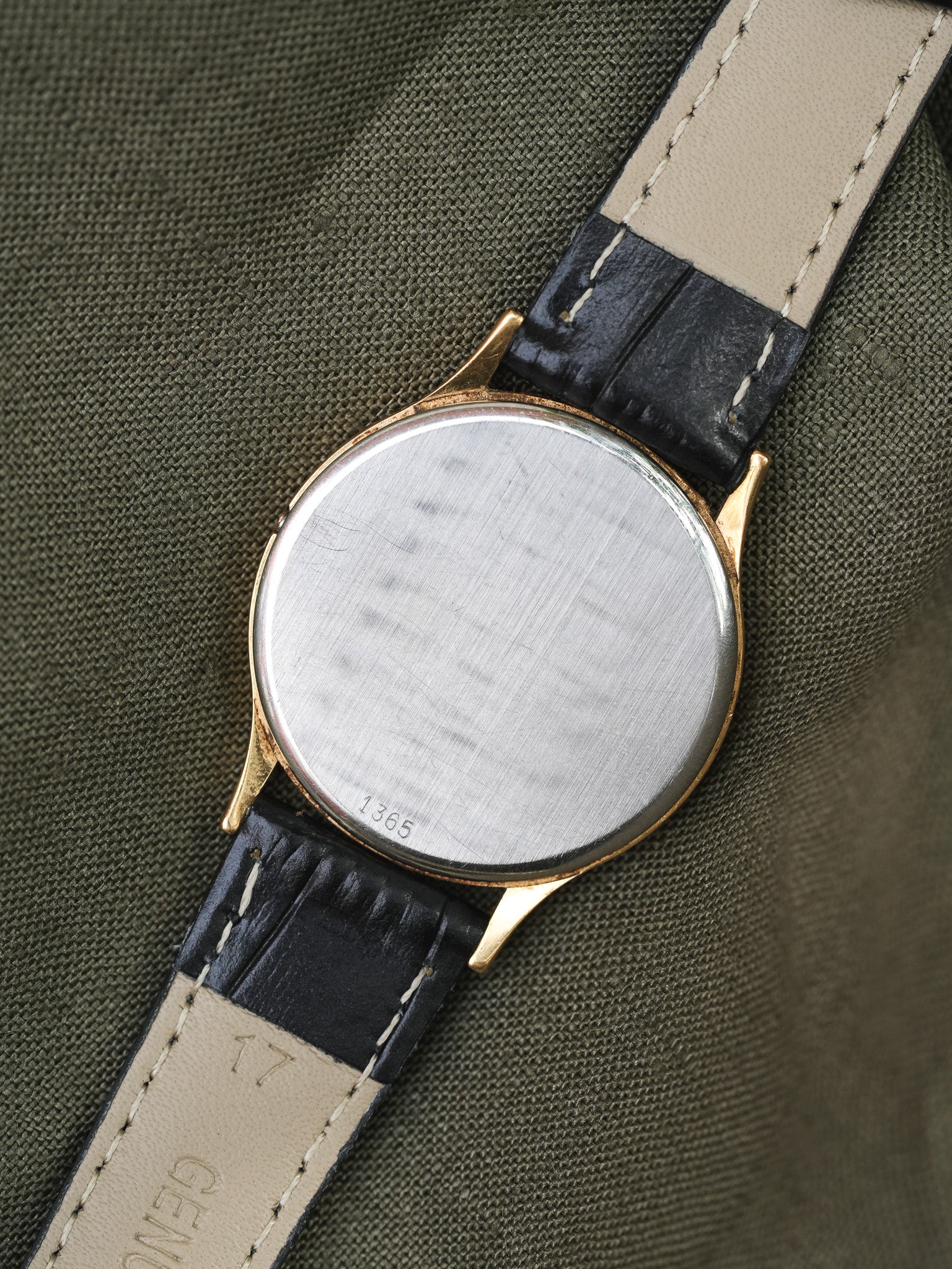 Omega - De Ville Circle Or Quartz Poussoir - 1982 - Atelier Victor Paris - Vintage Watch Shop Dubai