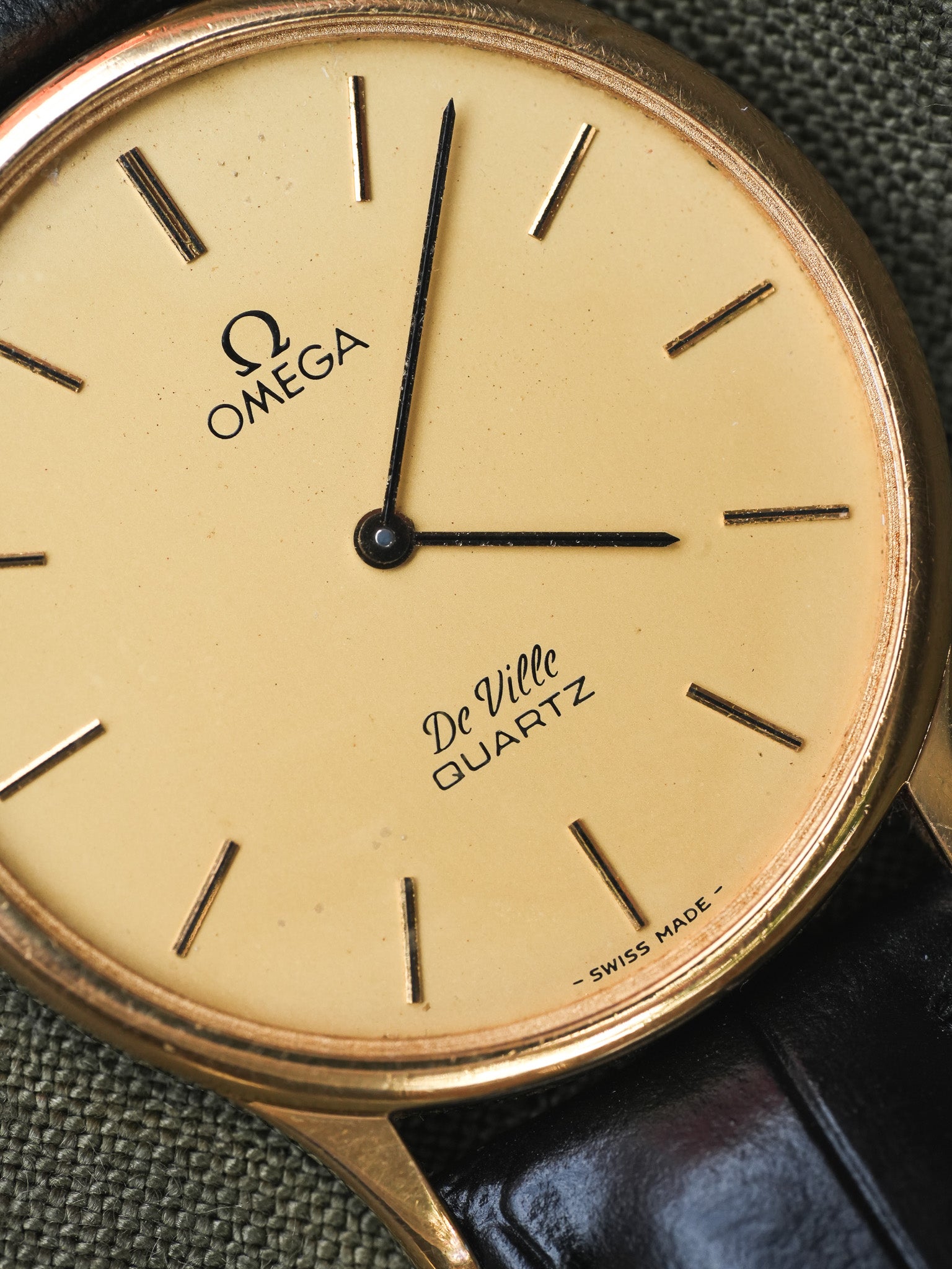 Omega - De Ville Circle Or Quartz Poussoir - 1982 - Atelier Victor Paris - Vintage Watch Shop Dubai