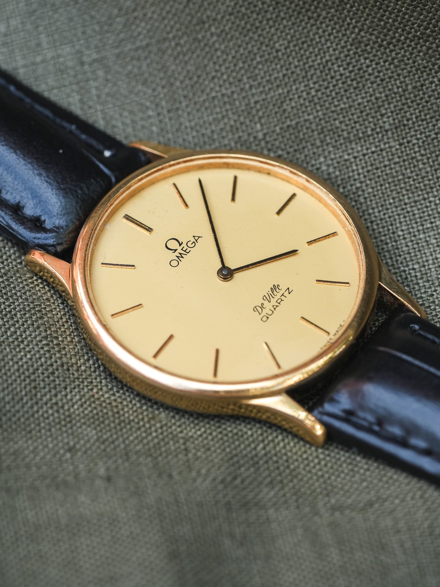 Omega - De Ville Circle Or Quartz Poussoir - 1982 - Atelier Victor Paris - Vintage Watch Shop Dubai