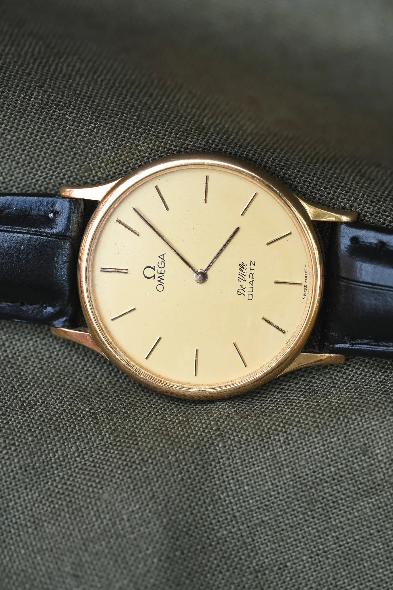 Omega - De Ville Circle Or Quartz Poussoir - 1982 - Atelier Victor - Vintage  Shop