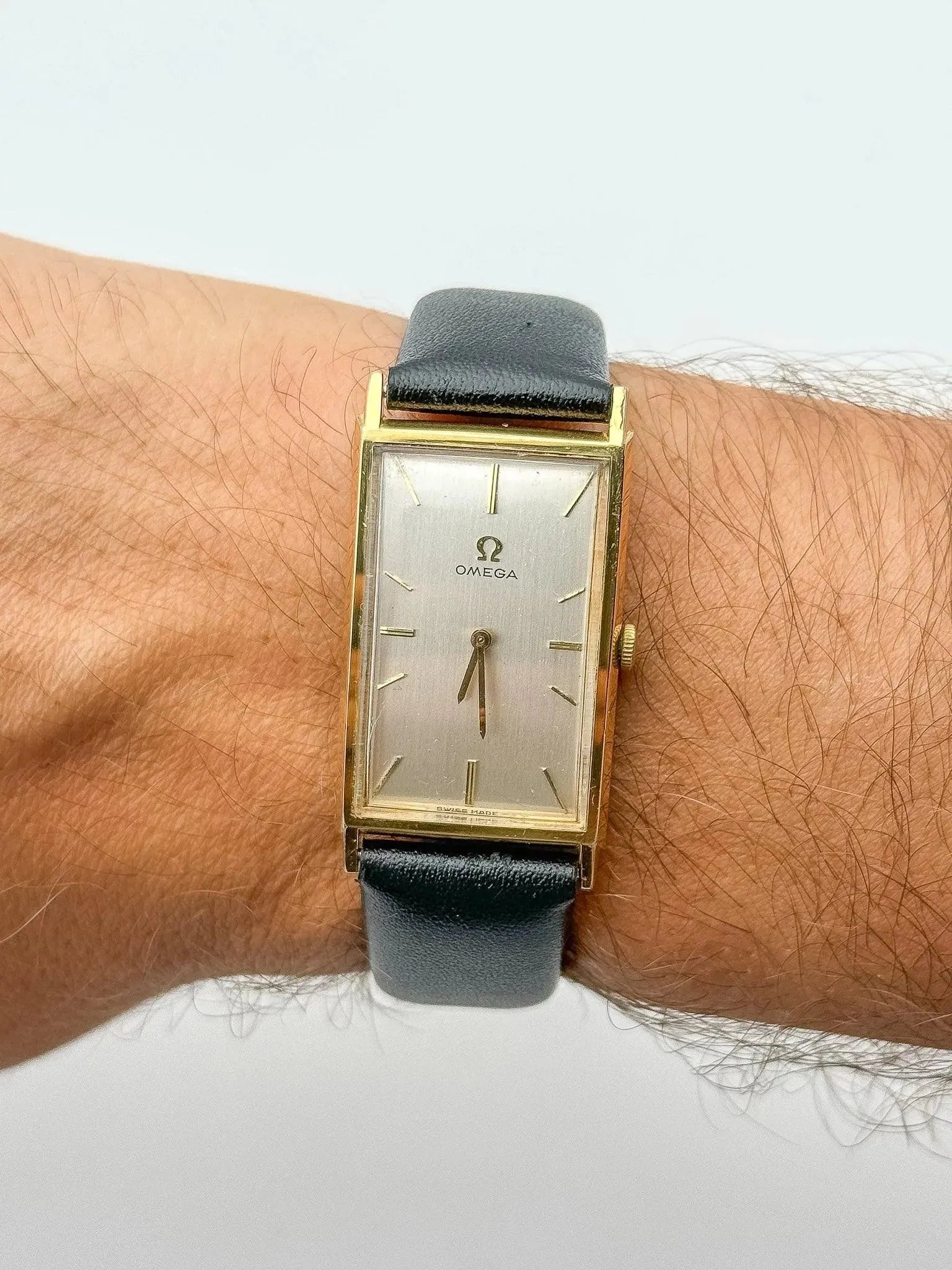 Omega - De Ville Curved Tank XL Gold - Box - 1965 - Atelier Victor Paris - Vintage Watch Shop Dubai