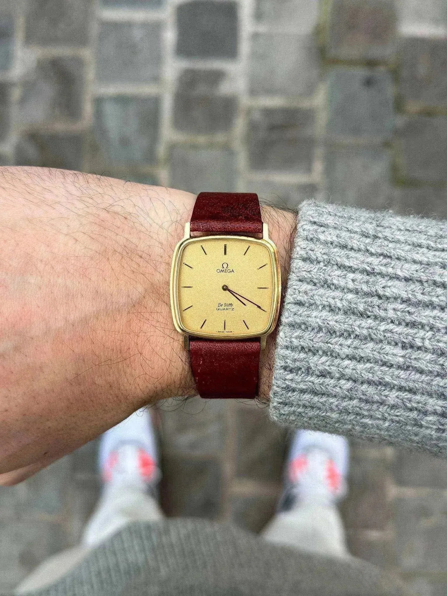 Omega - De Ville Gold Square - 1979 - Atelier Victor Paris - Vintage Watch Shop Dubai