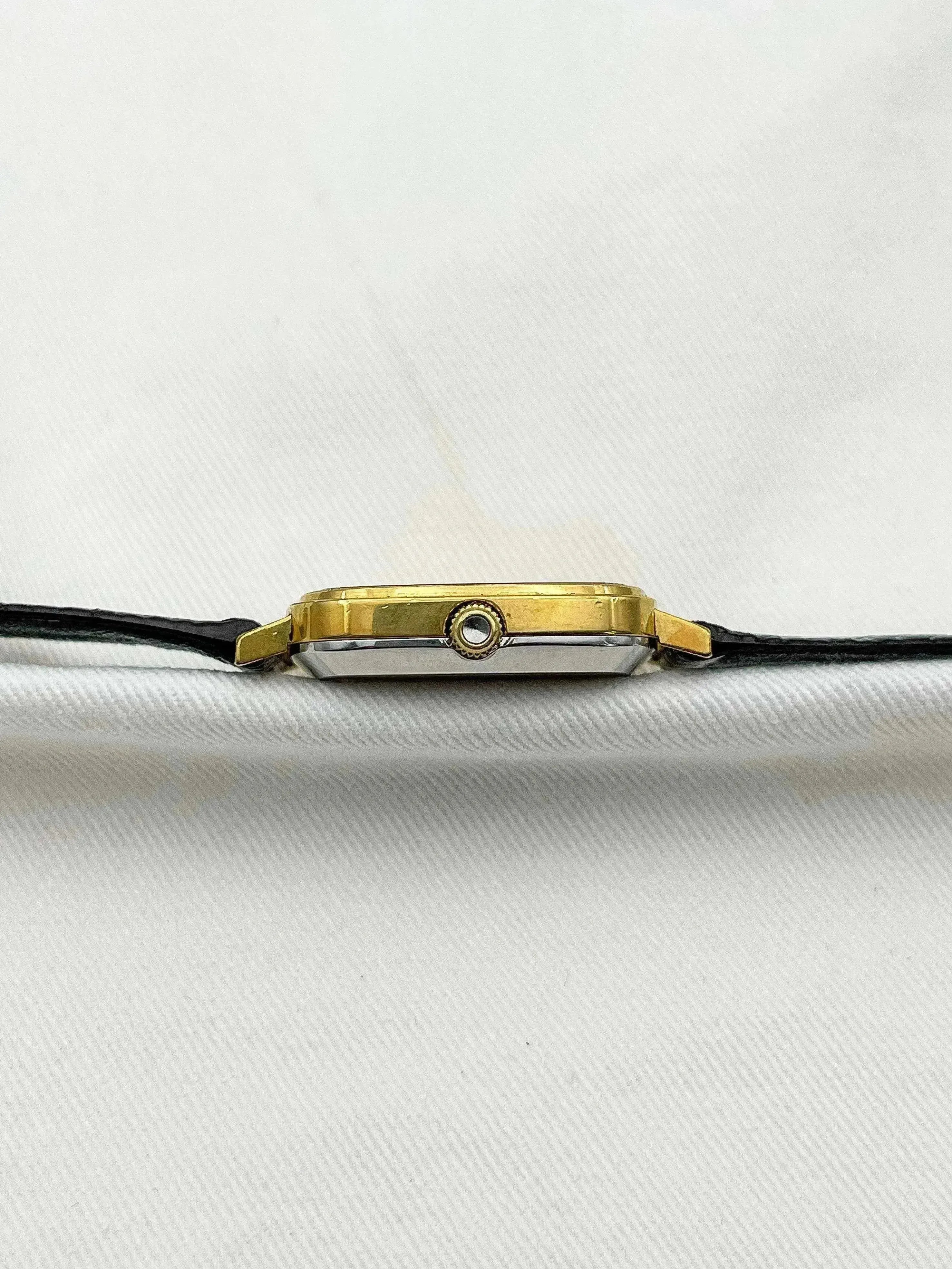 Omega - De Ville Gold Square Patina Quartz - 1977 - Atelier Victor - Vintage  Shop