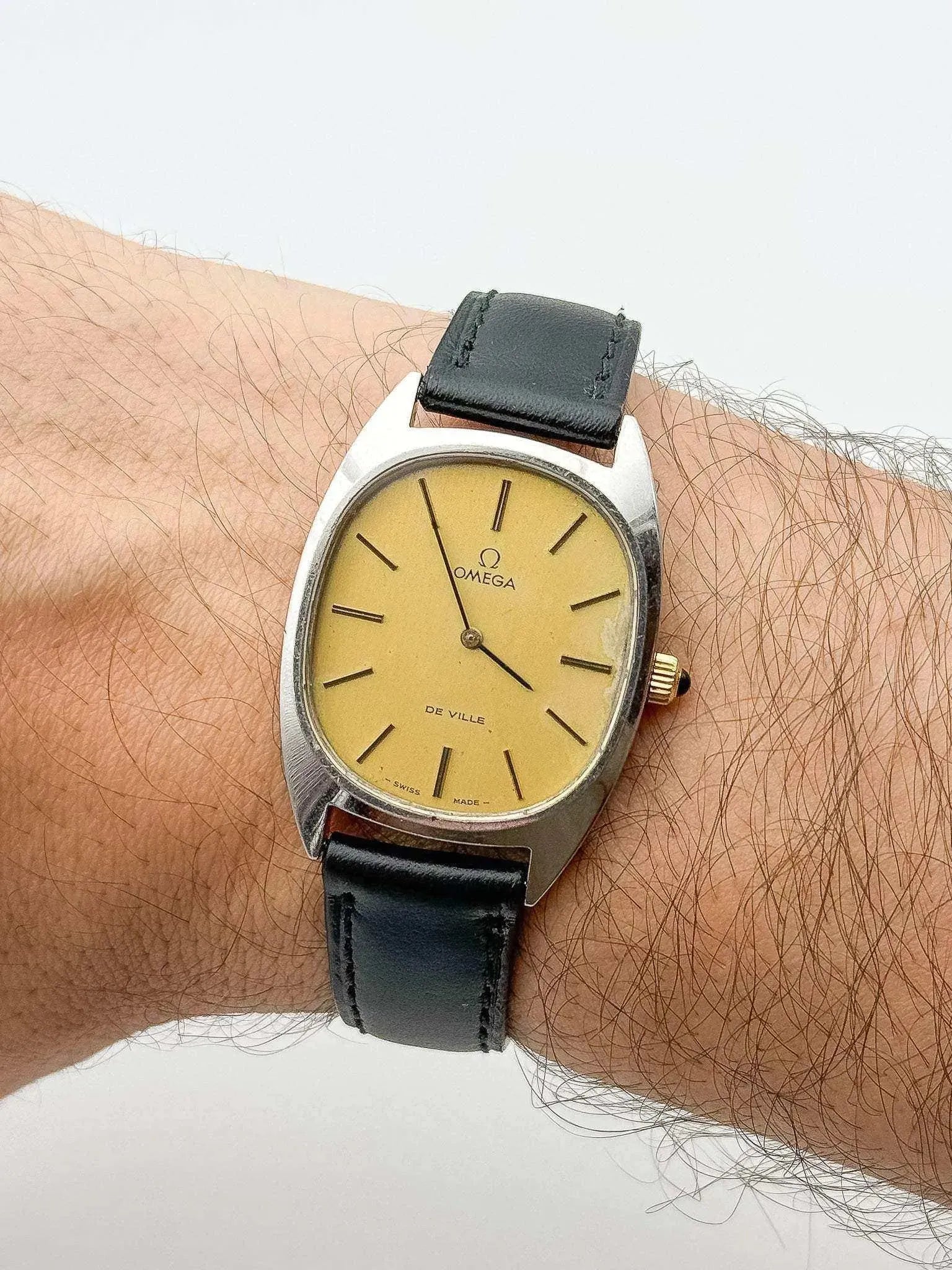 Omega - De Ville Oval Yellow Meca - 1977 - Atelier Victor Paris - Vintage Watch Shop Dubai