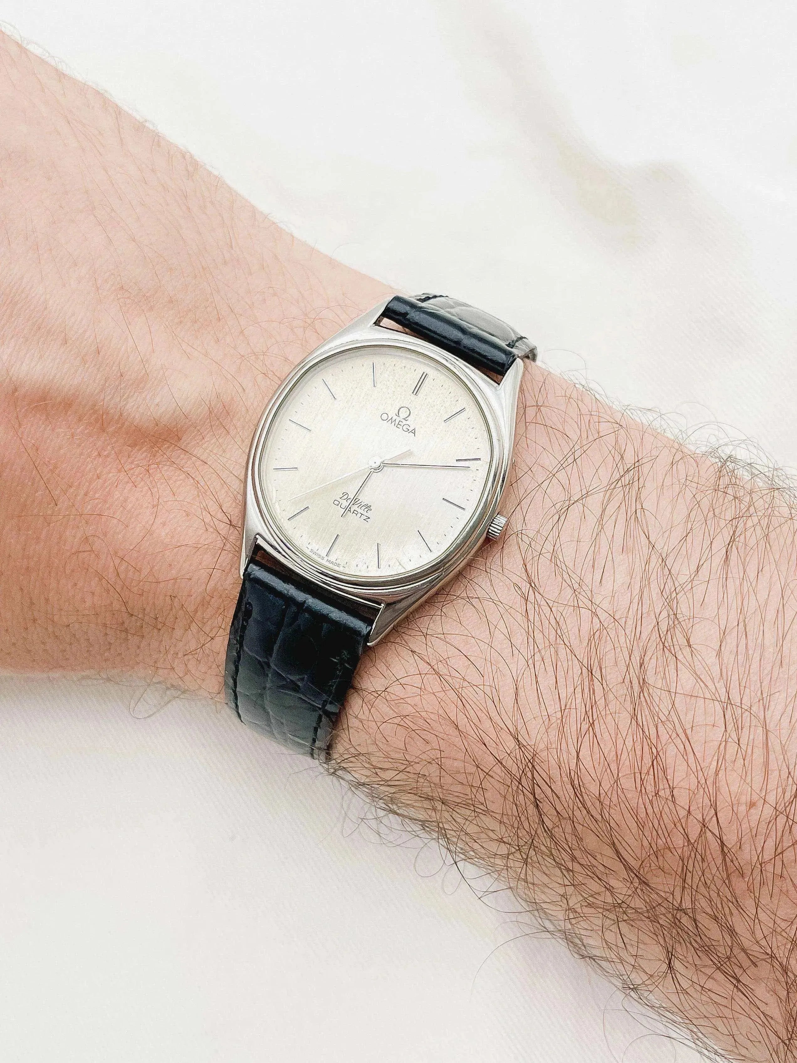 Omega - De Ville Ovale Patine Champagne - 1980 - Atelier Victor Paris - Vintage Watch Shop Dubai
