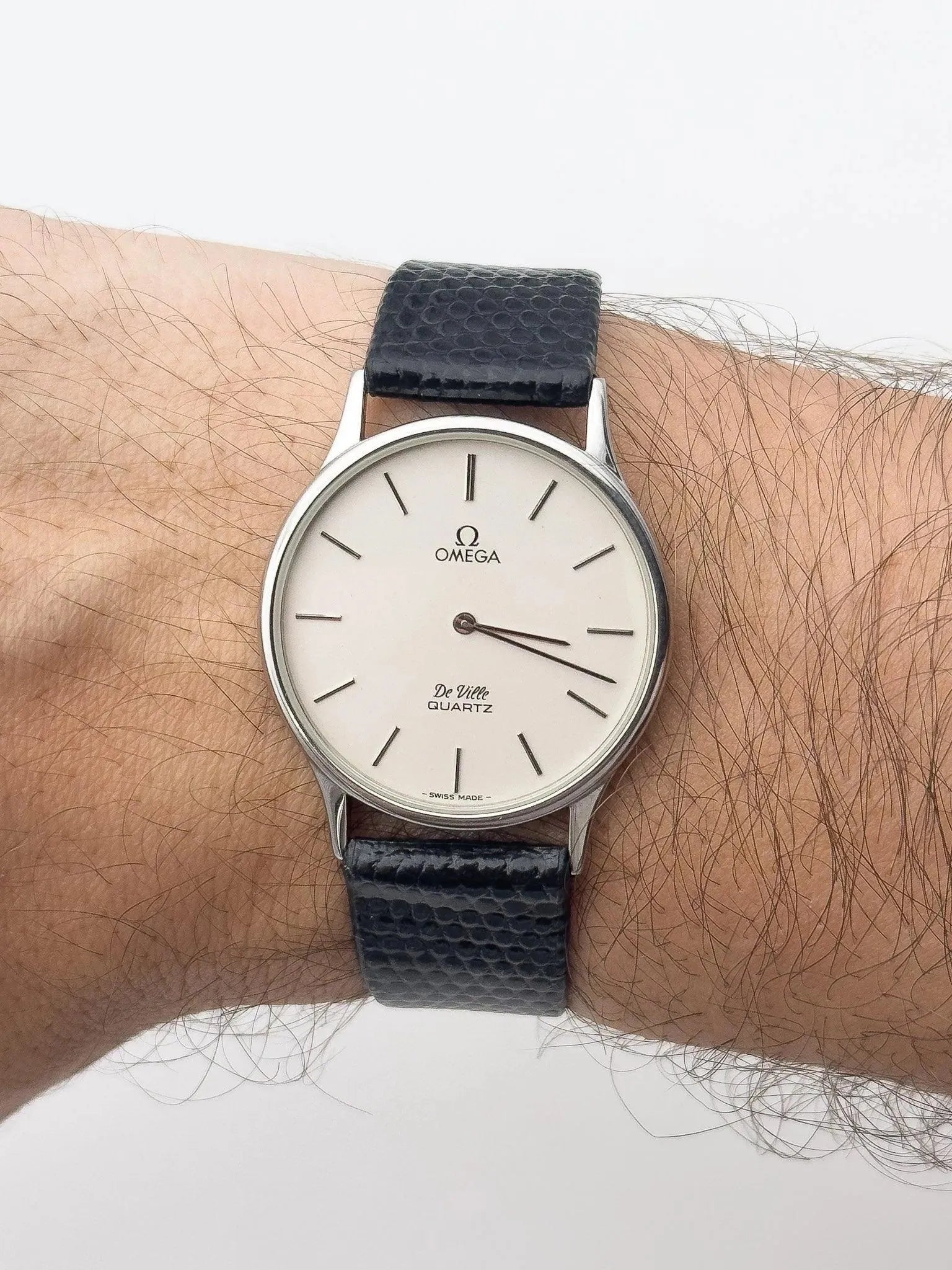 Omega - De Ville Poussoir Ronde Cadran Blanc - 1978 - Atelier Victor Paris - Vintage Watch Shop Dubai